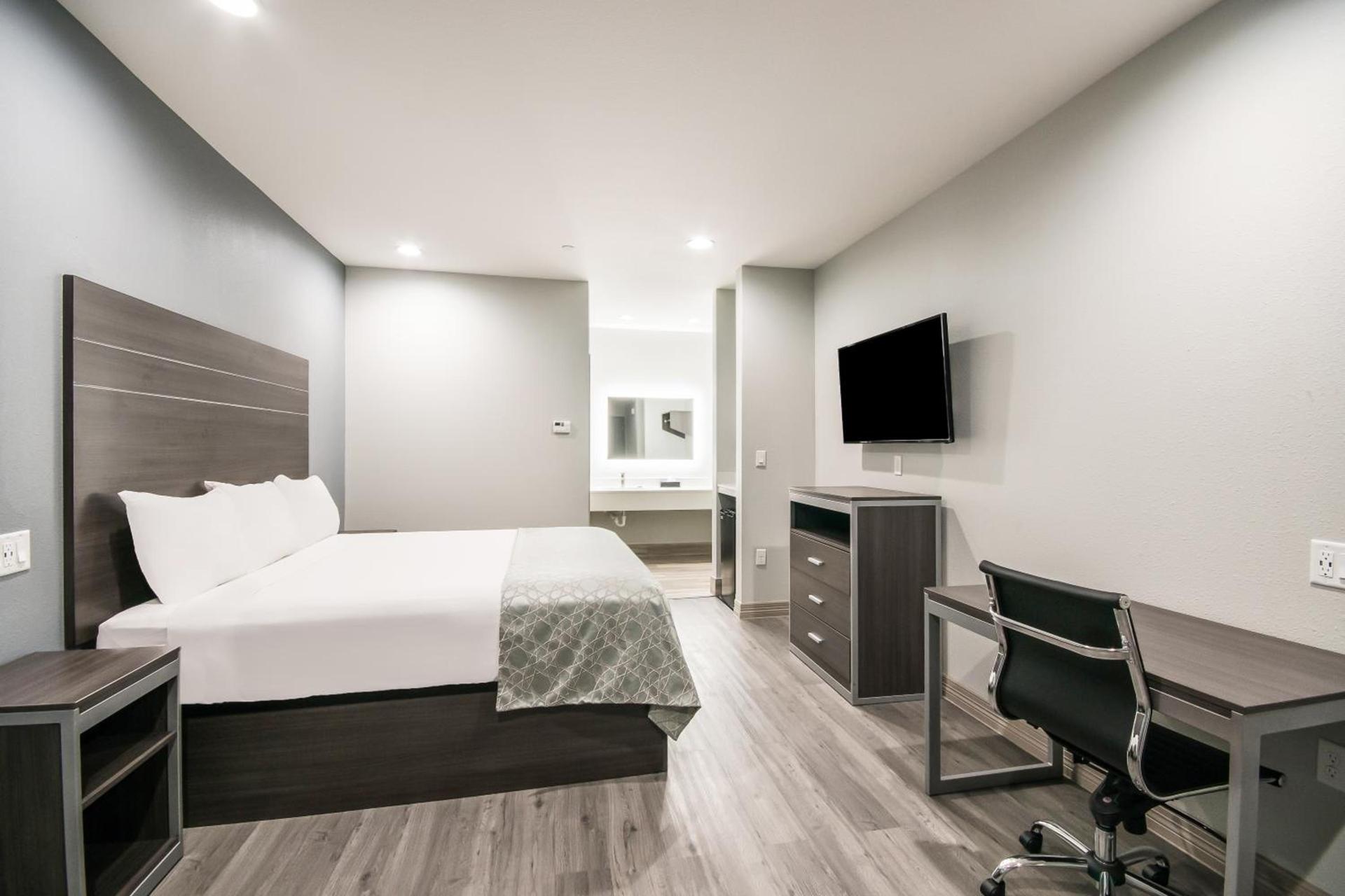 Americas Best Value Inn & Suites Northeast Houston Downtown I-610 photo 10