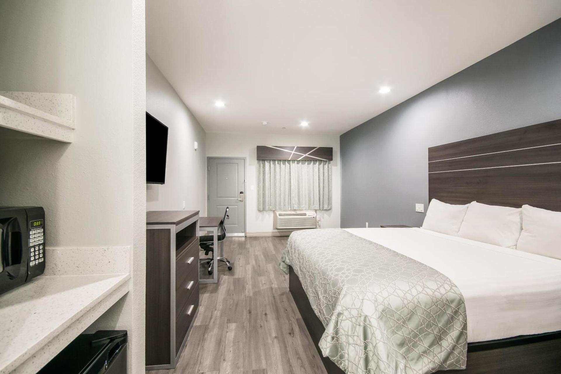 Americas Best Value Inn & Suites Northeast Houston Downtown I-610 photo 8