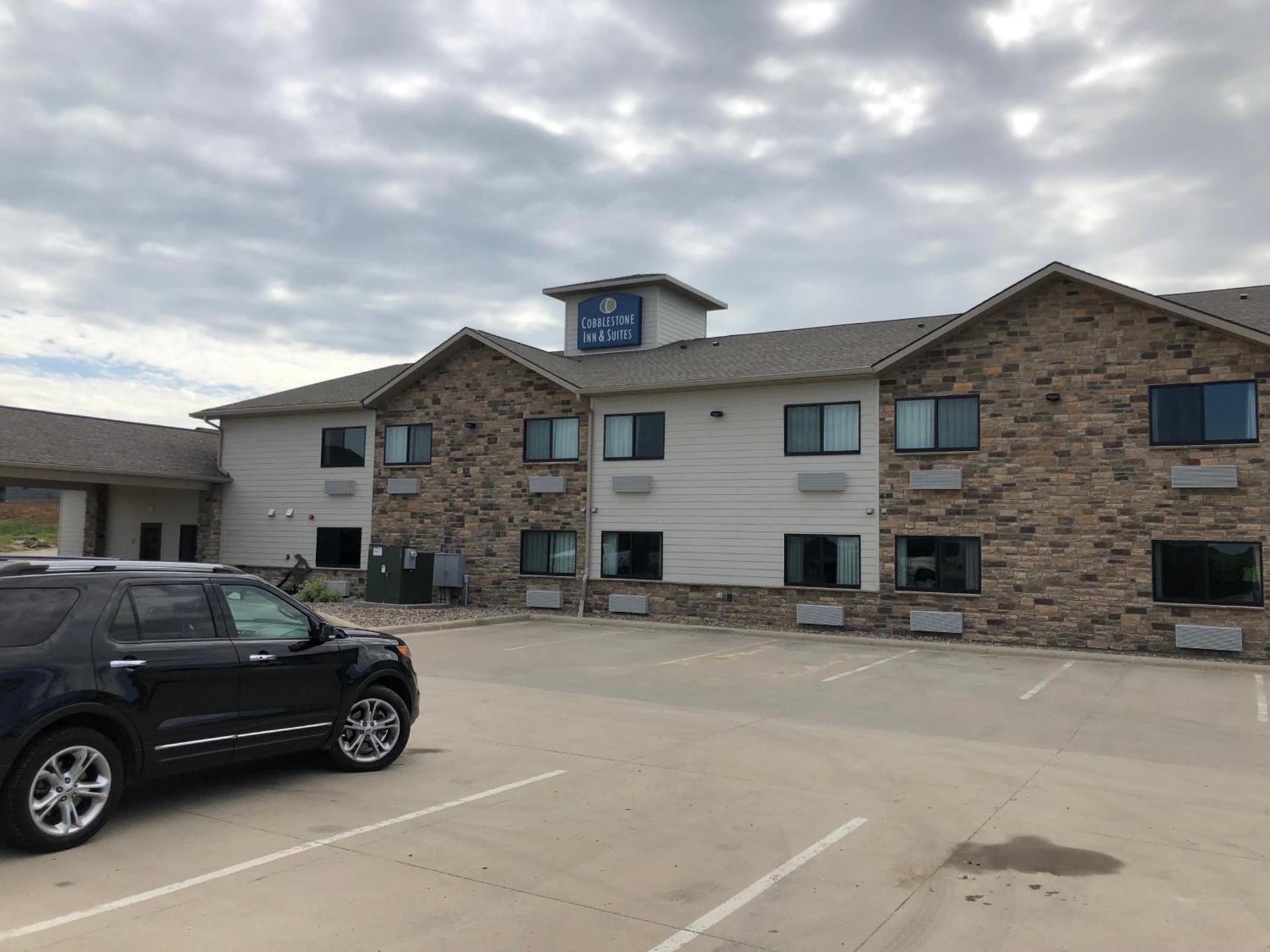 Cobblestone Inn & Suites - Denison | Oak Ridge — hotel in Denison