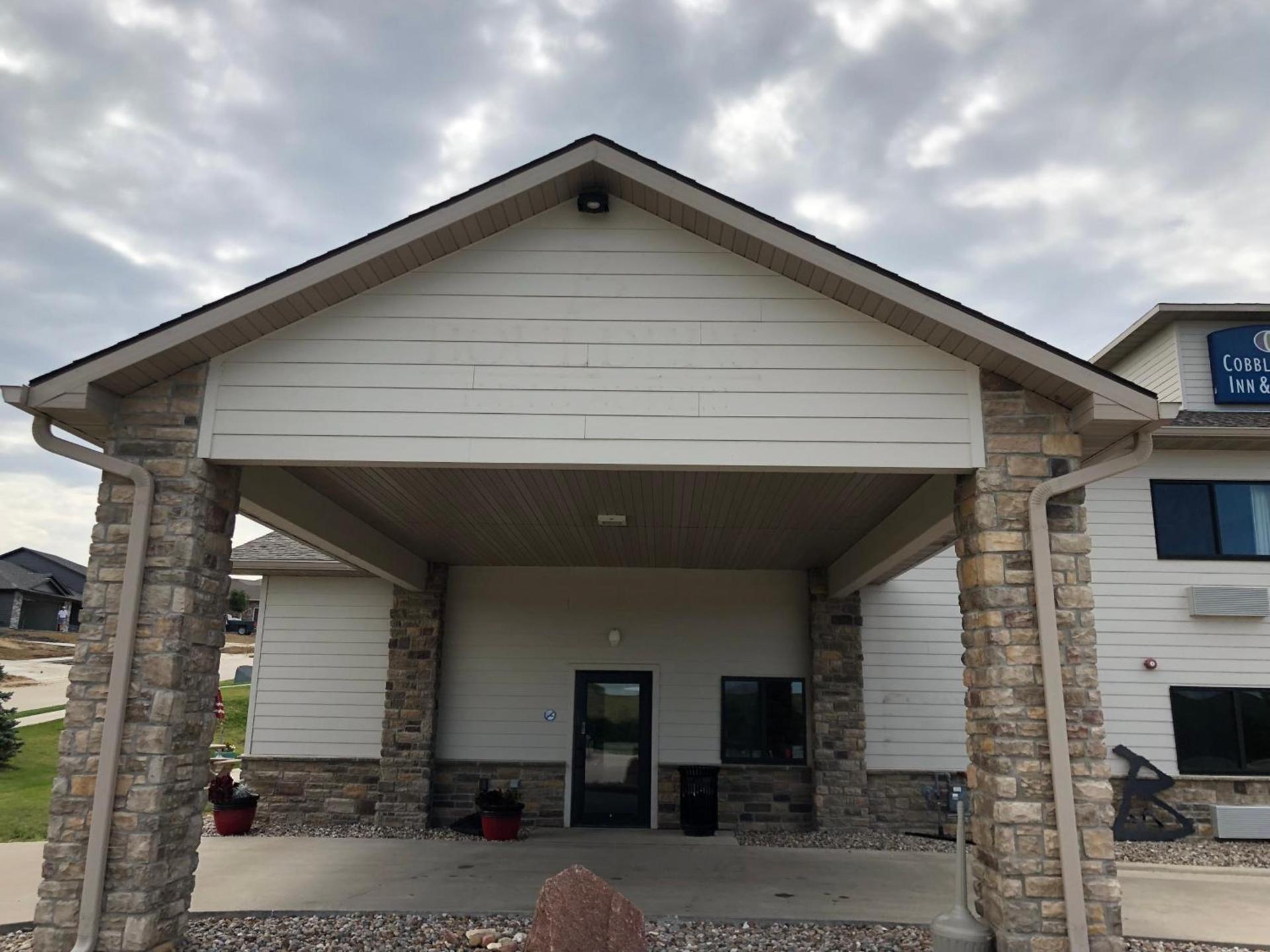 Cobblestone Inn & Suites - Denison | Oak Ridge photo 5