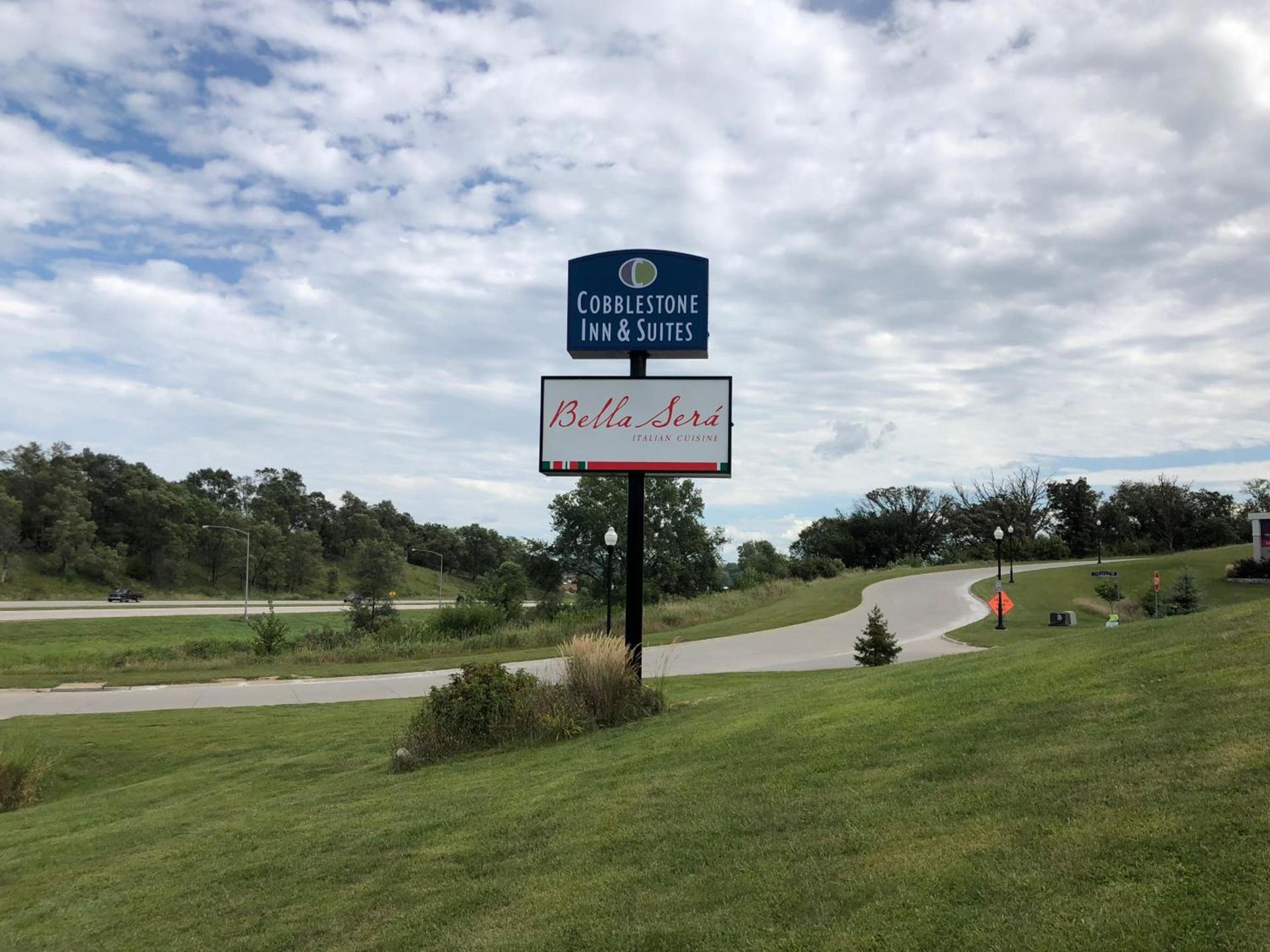 Cobblestone Inn & Suites - Denison | Oak Ridge photo 6