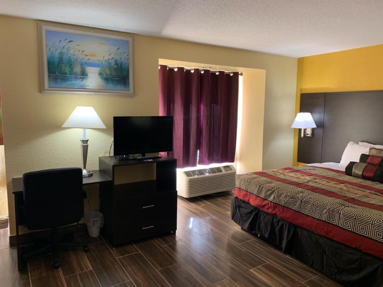 Days Inn & Suites by Wyndham Tampa/Raymond James Stadium photo 43