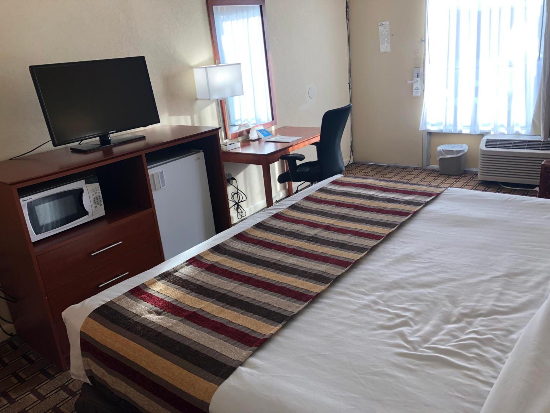 Days Inn by Wyndham Natchez photo 25