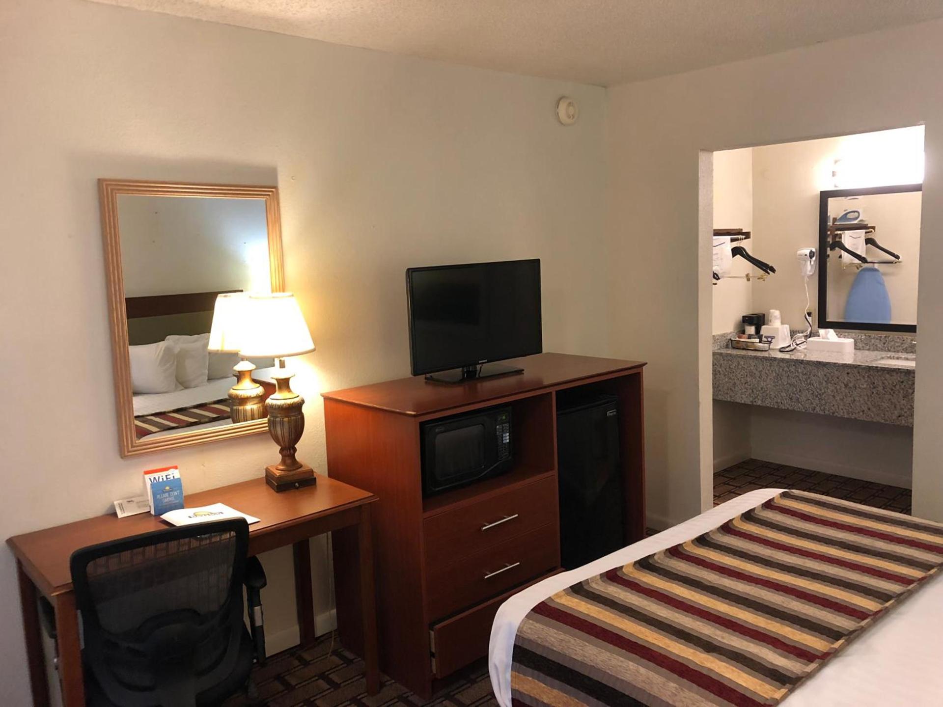 Days Inn by Wyndham Natchez photo 23