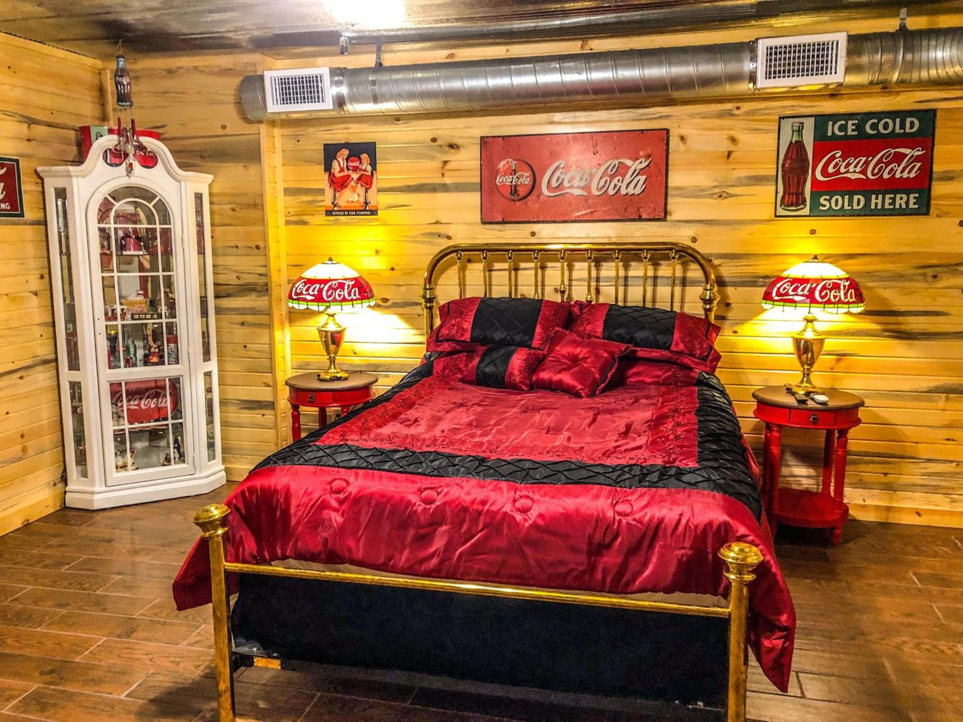 Samantha's Timber Inn photo 43