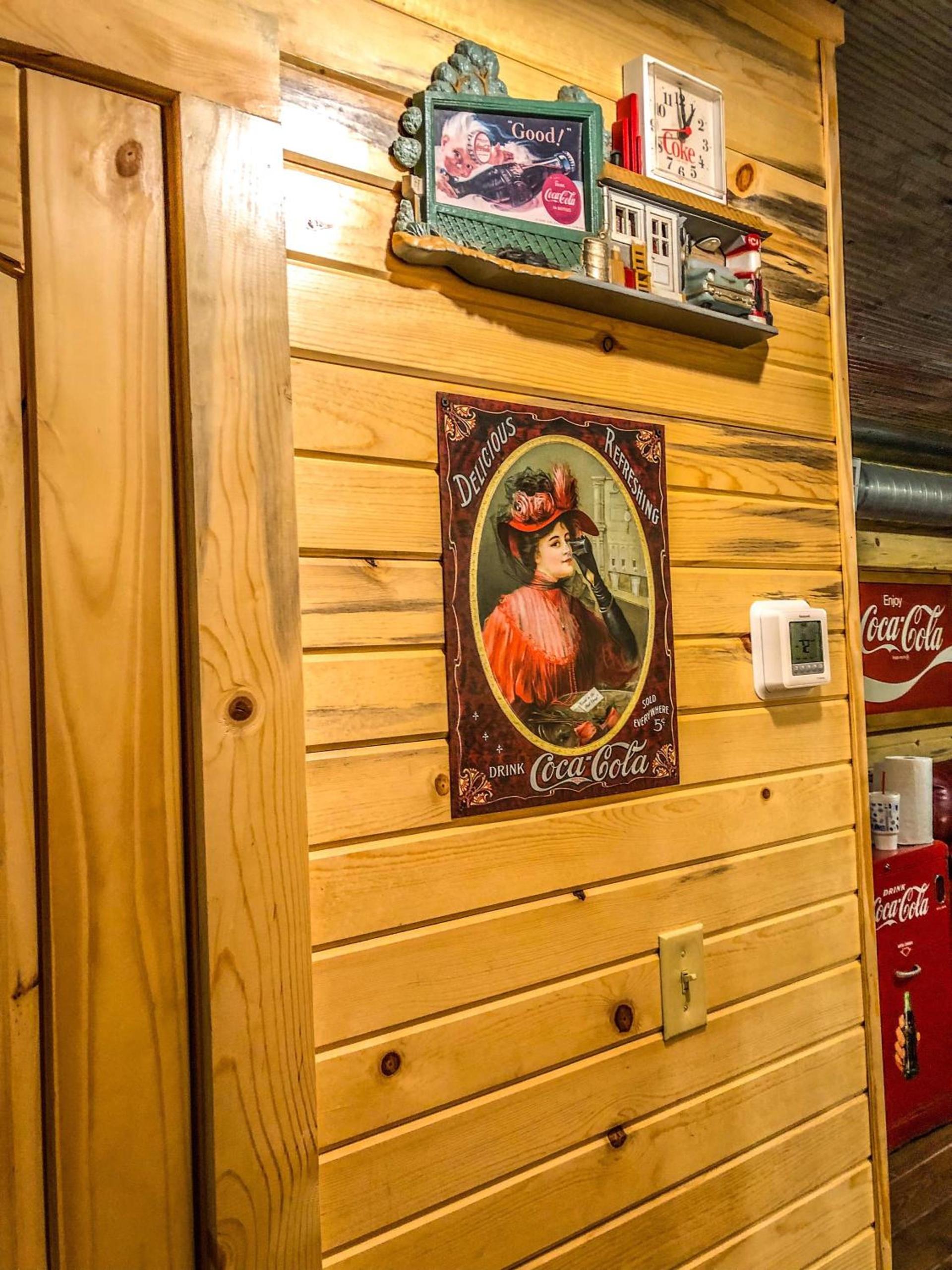 Samantha's Timber Inn photo 57