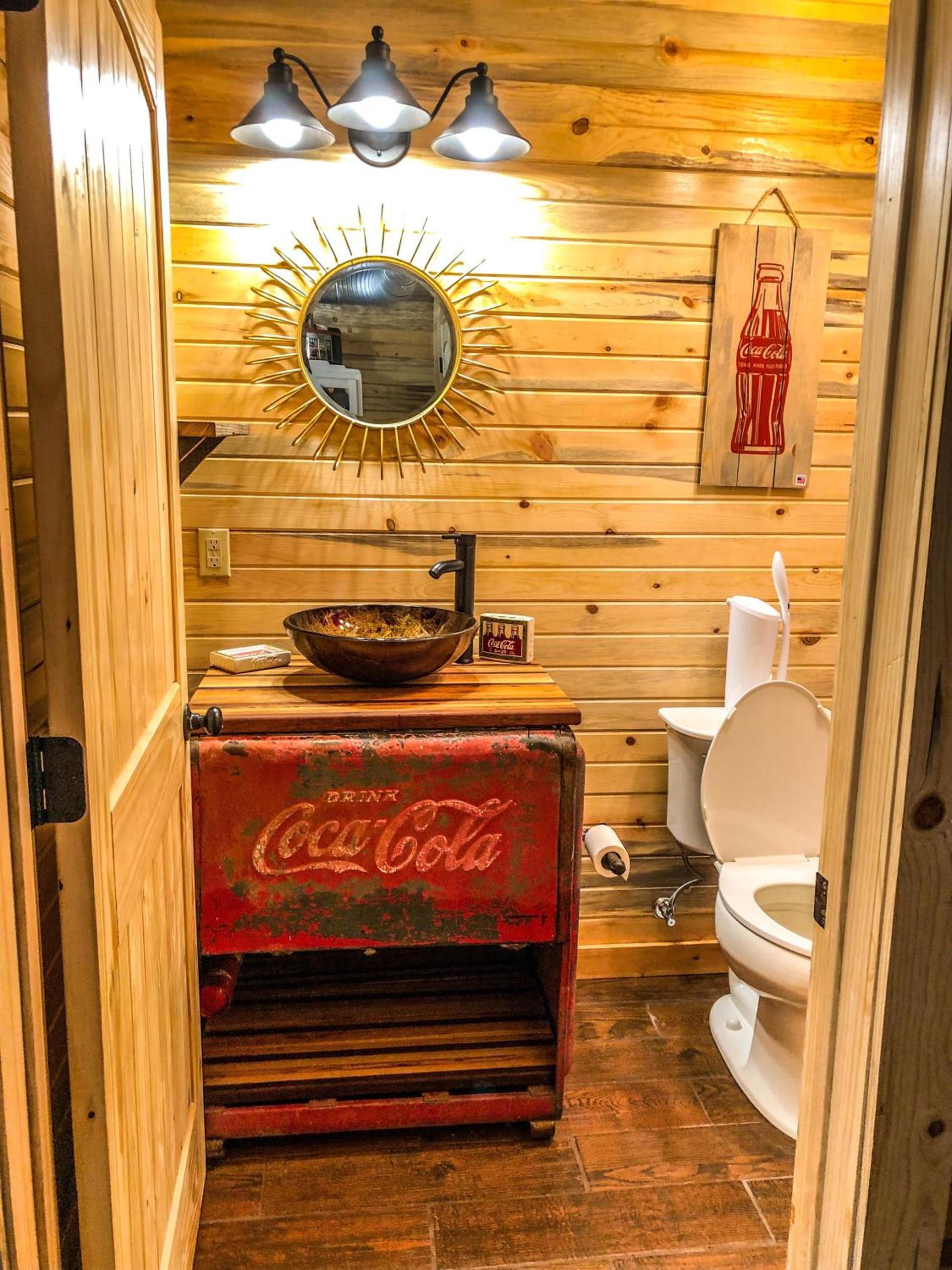 Samantha's Timber Inn photo 42