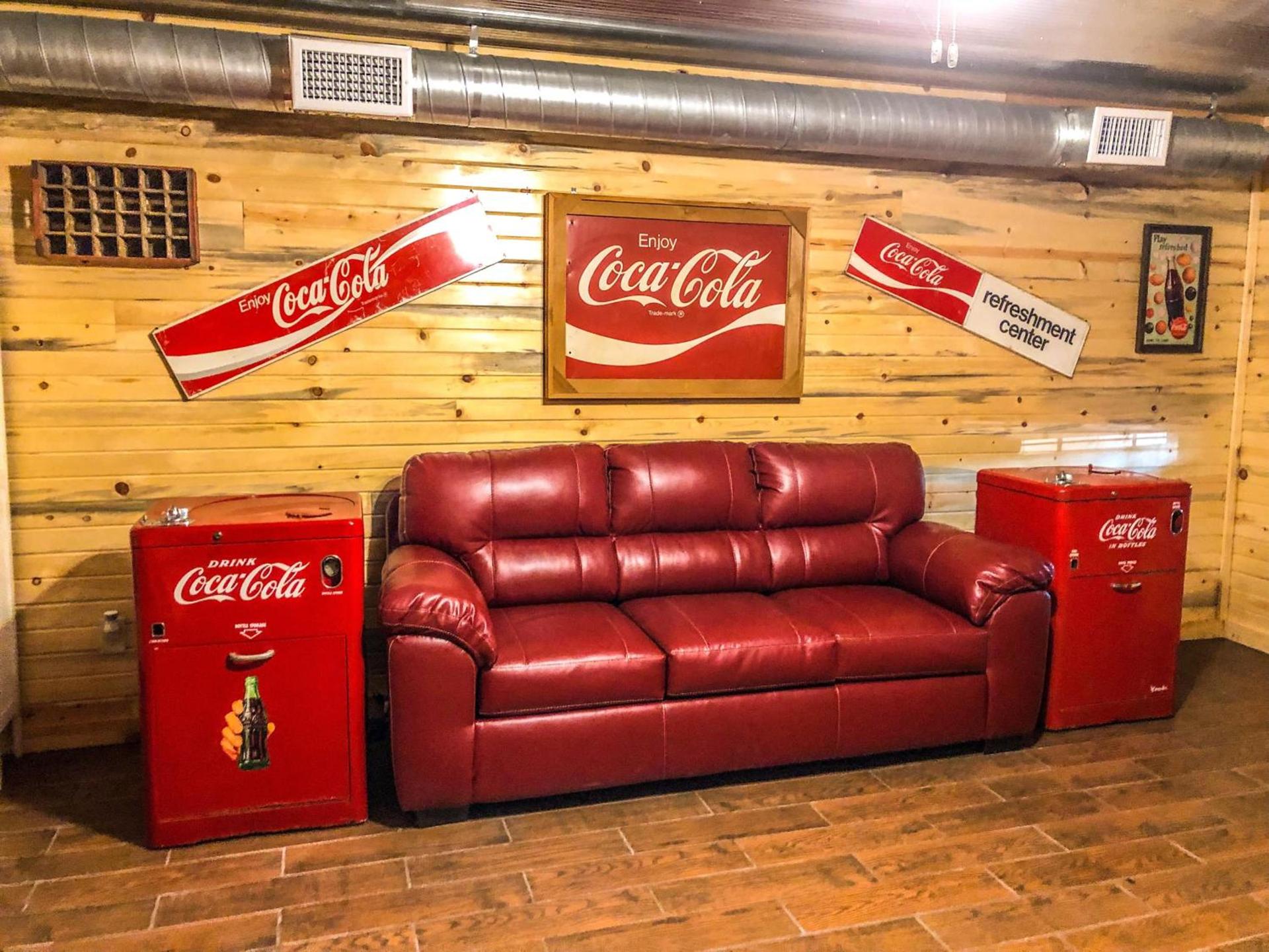 Samantha's Timber Inn photo 59