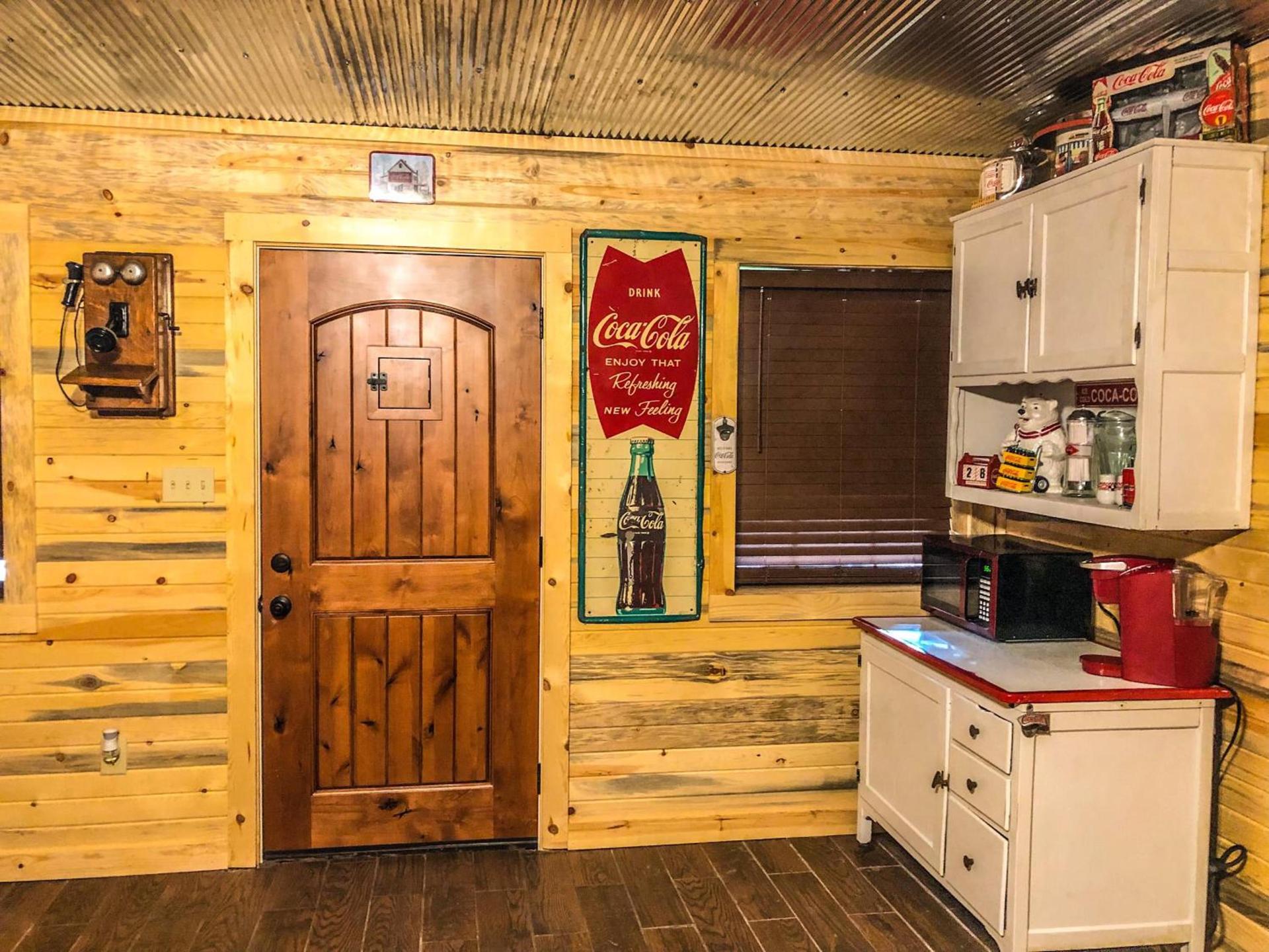 Samantha's Timber Inn photo 29