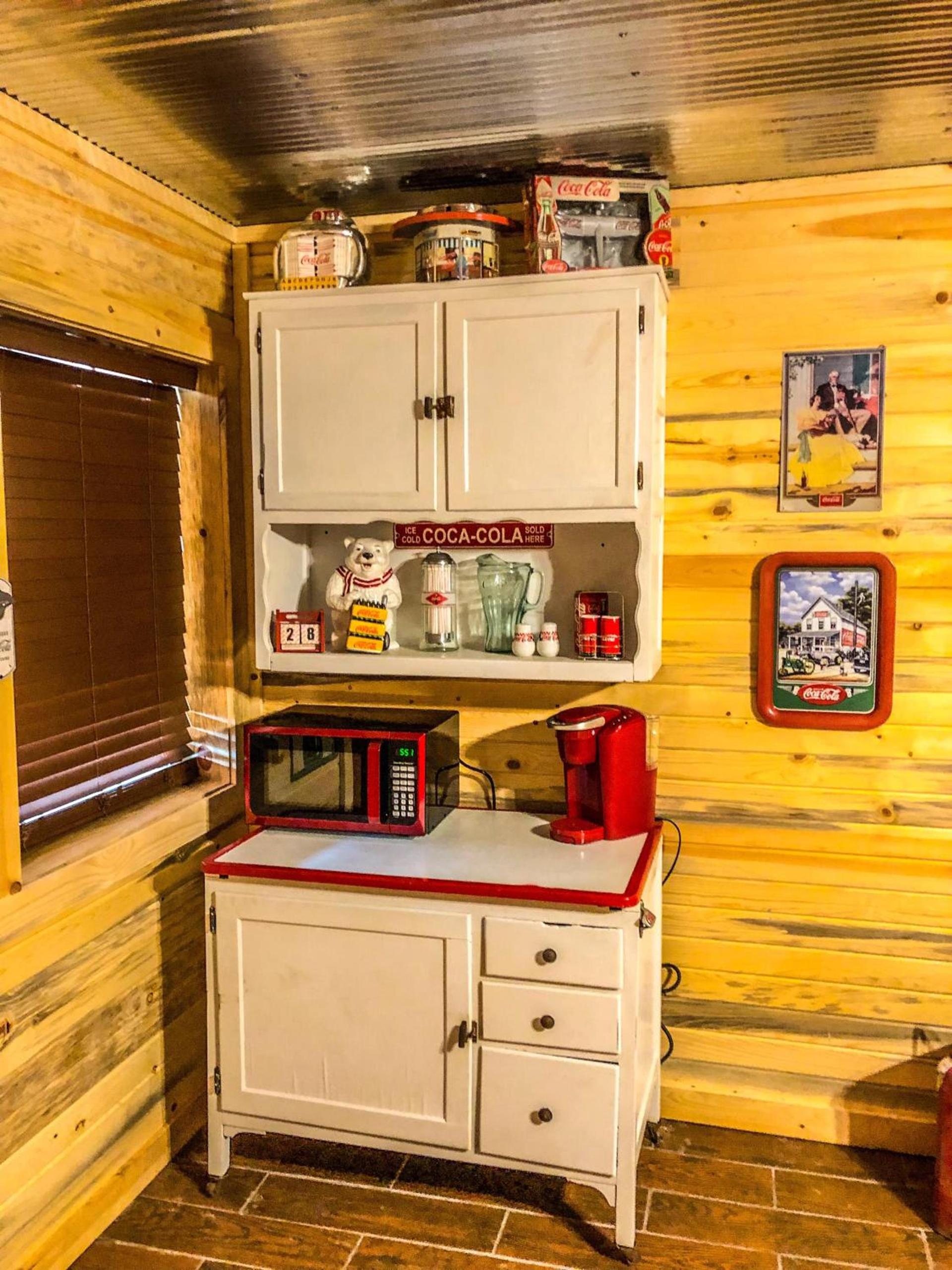 Samantha's Timber Inn photo 74