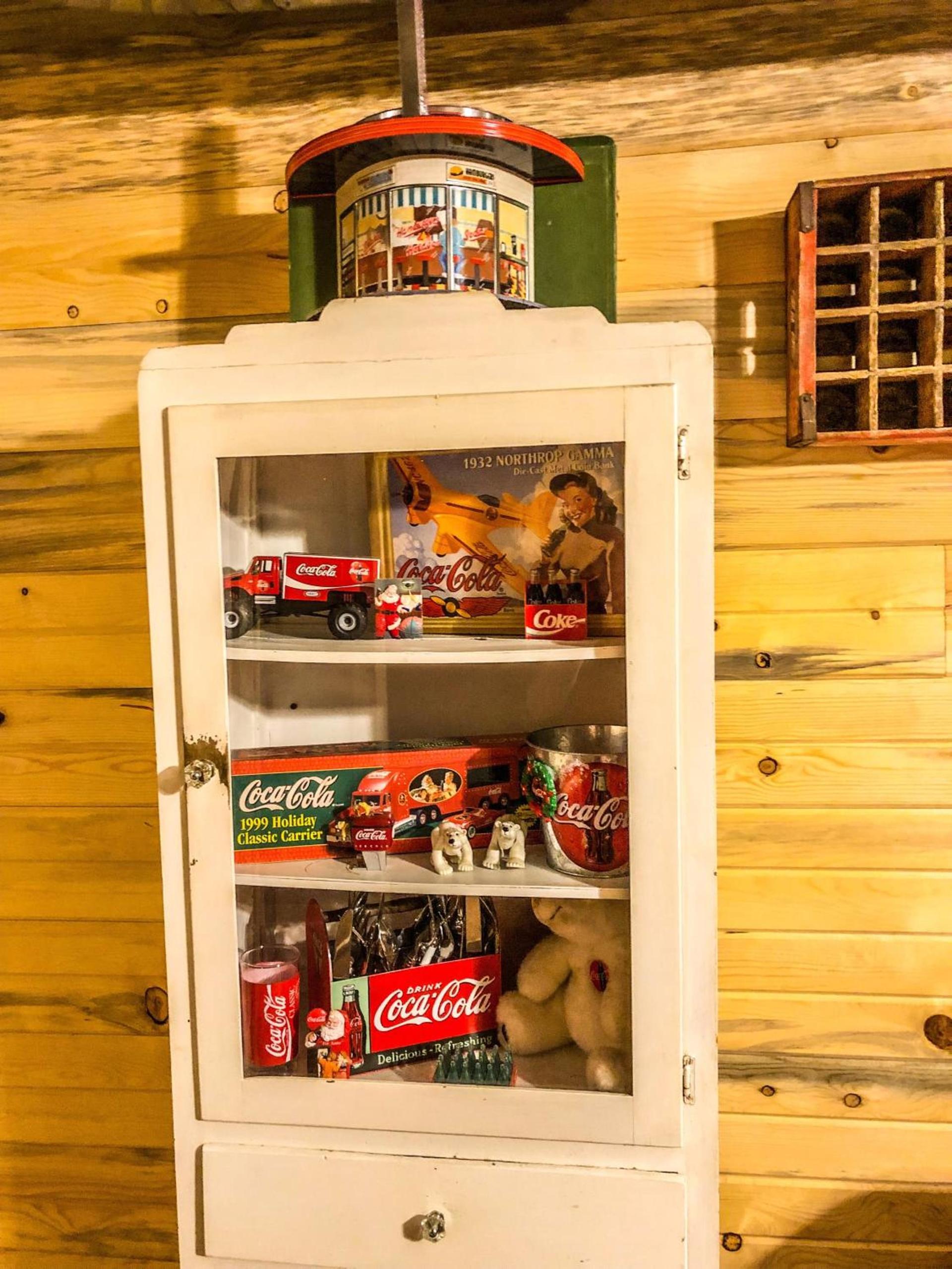 Samantha's Timber Inn photo 65