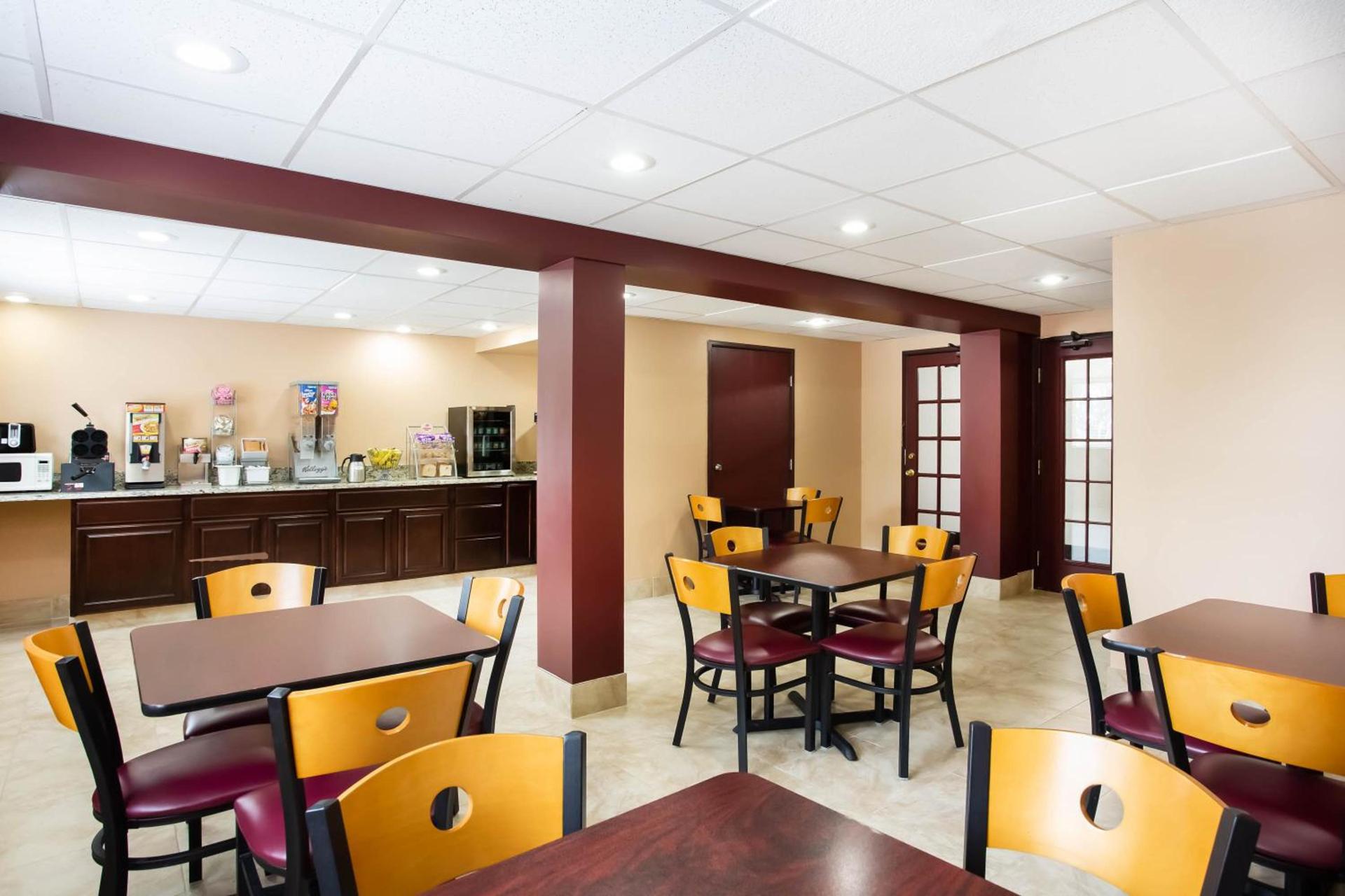 Super 8 by Wyndham Chester/Richmond Area photo 26