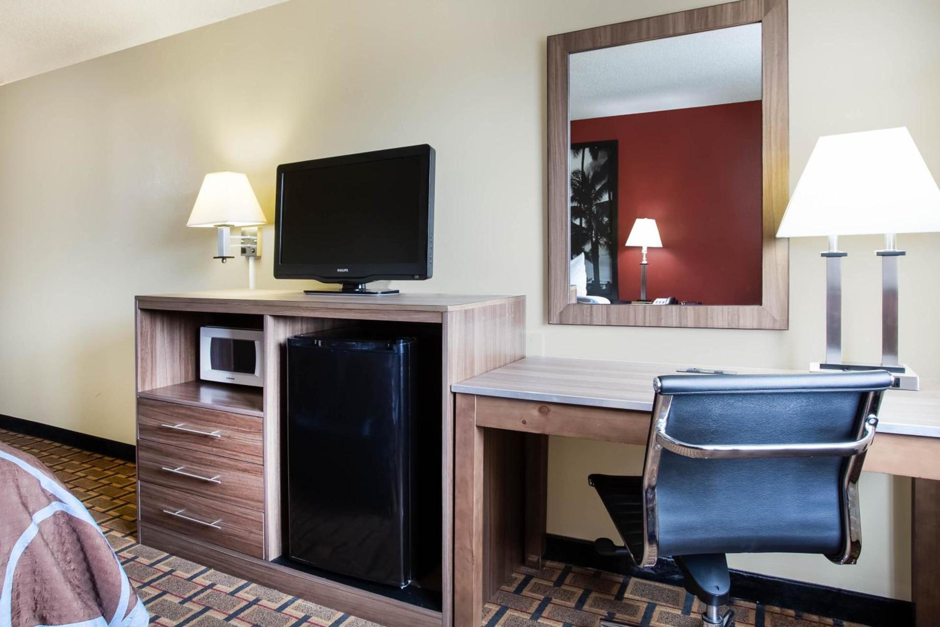 Super 8 by Wyndham Chester/Richmond Area photo 22