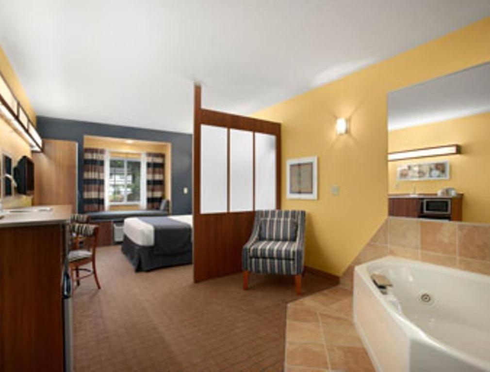 Microtel Inn & Suites Chili/Rochester photo 5