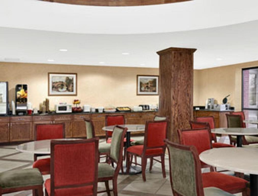 Baymont by Wyndham Elkhart photo 6