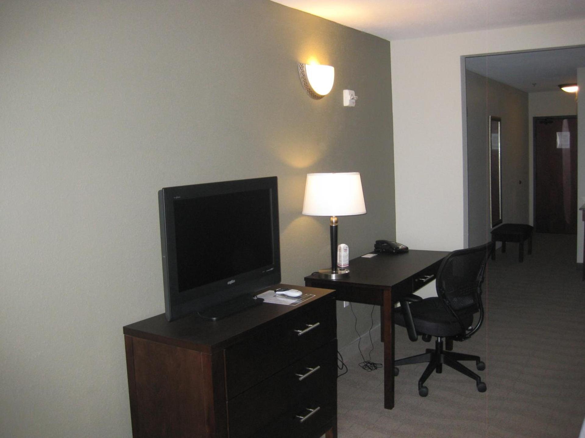 Country Inn & Suites by Radisson, Dearborn, MI photo 39