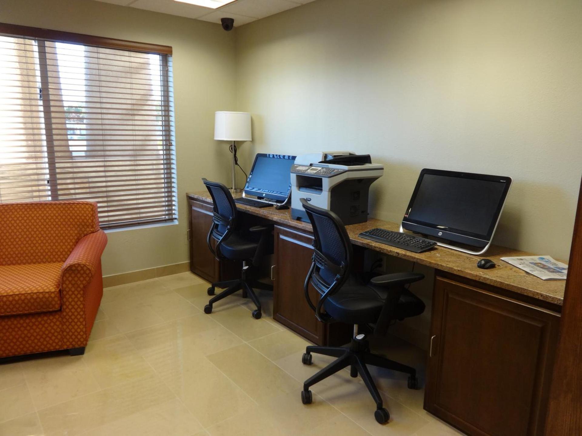 Country Inn & Suites by Radisson, Dearborn, MI photo 42