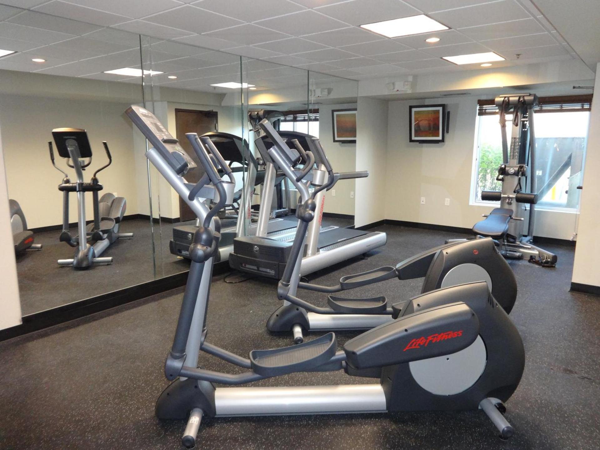 Country Inn & Suites by Radisson, Dearborn, MI photo 43