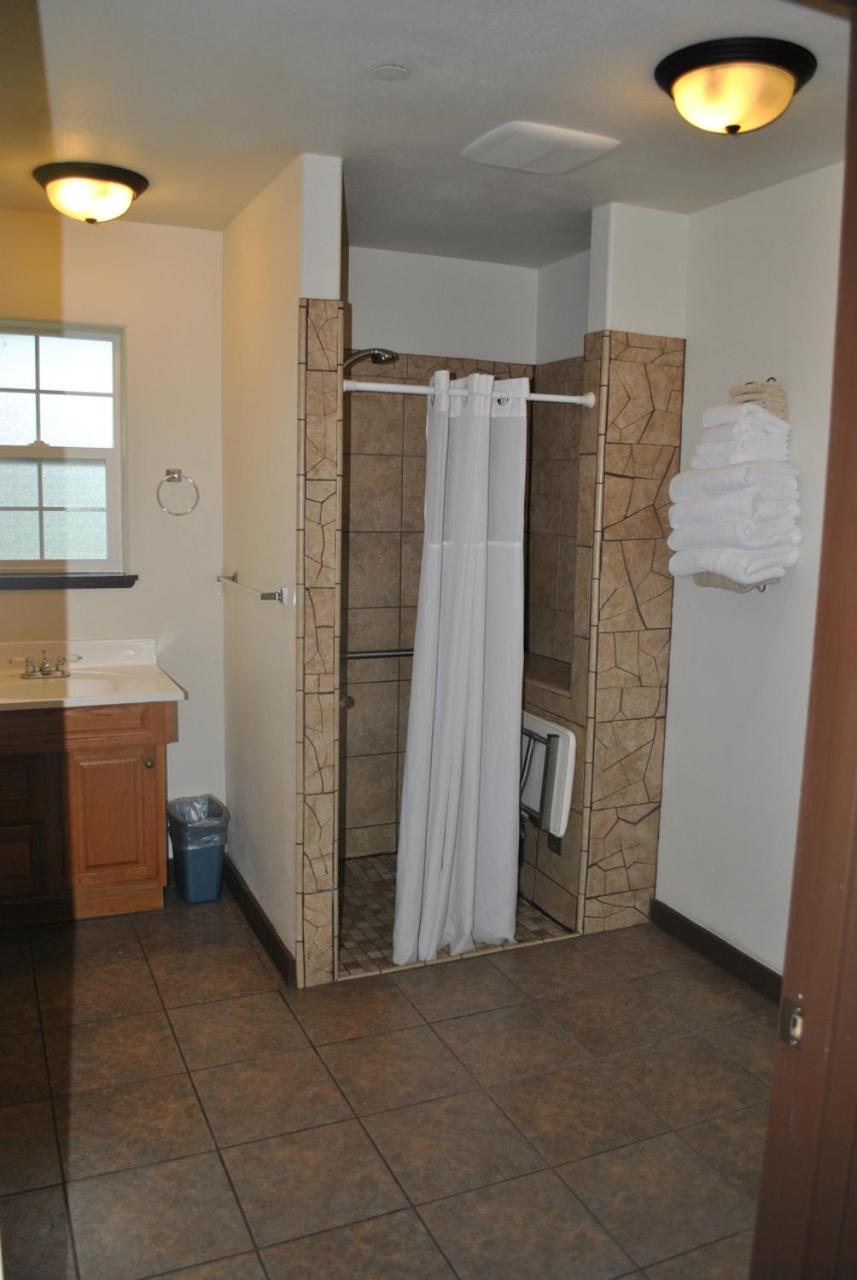 Aspen Inn photo 77