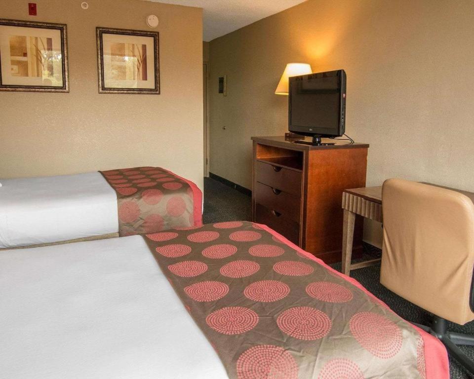 Economy Inn & Suites photo 16