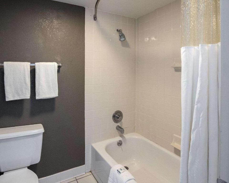 Economy Inn & Suites photo 5