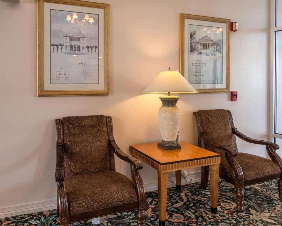 Economy Inn & Suites photo 34