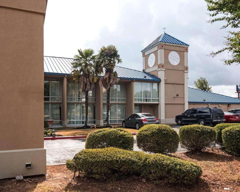Economy Inn & Suites photo 41