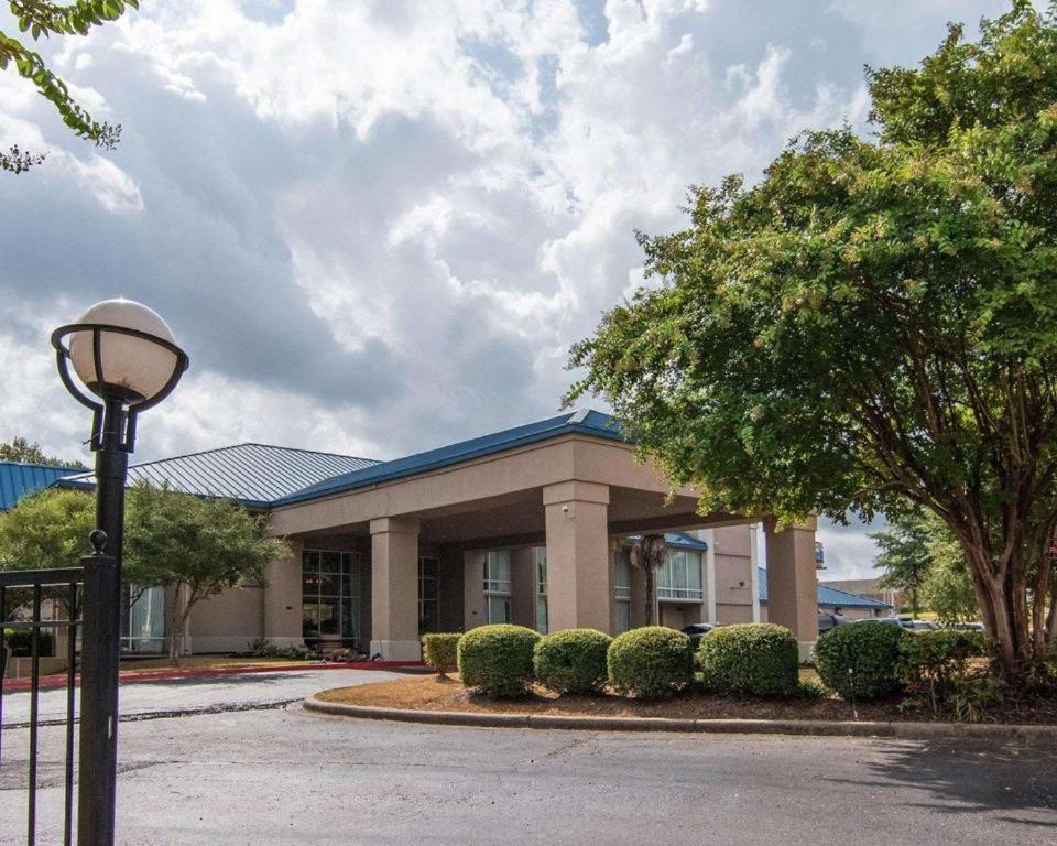 Economy Inn & Suites photo 42