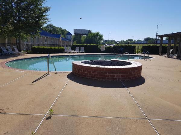 Economy Inn & Suites photo 43