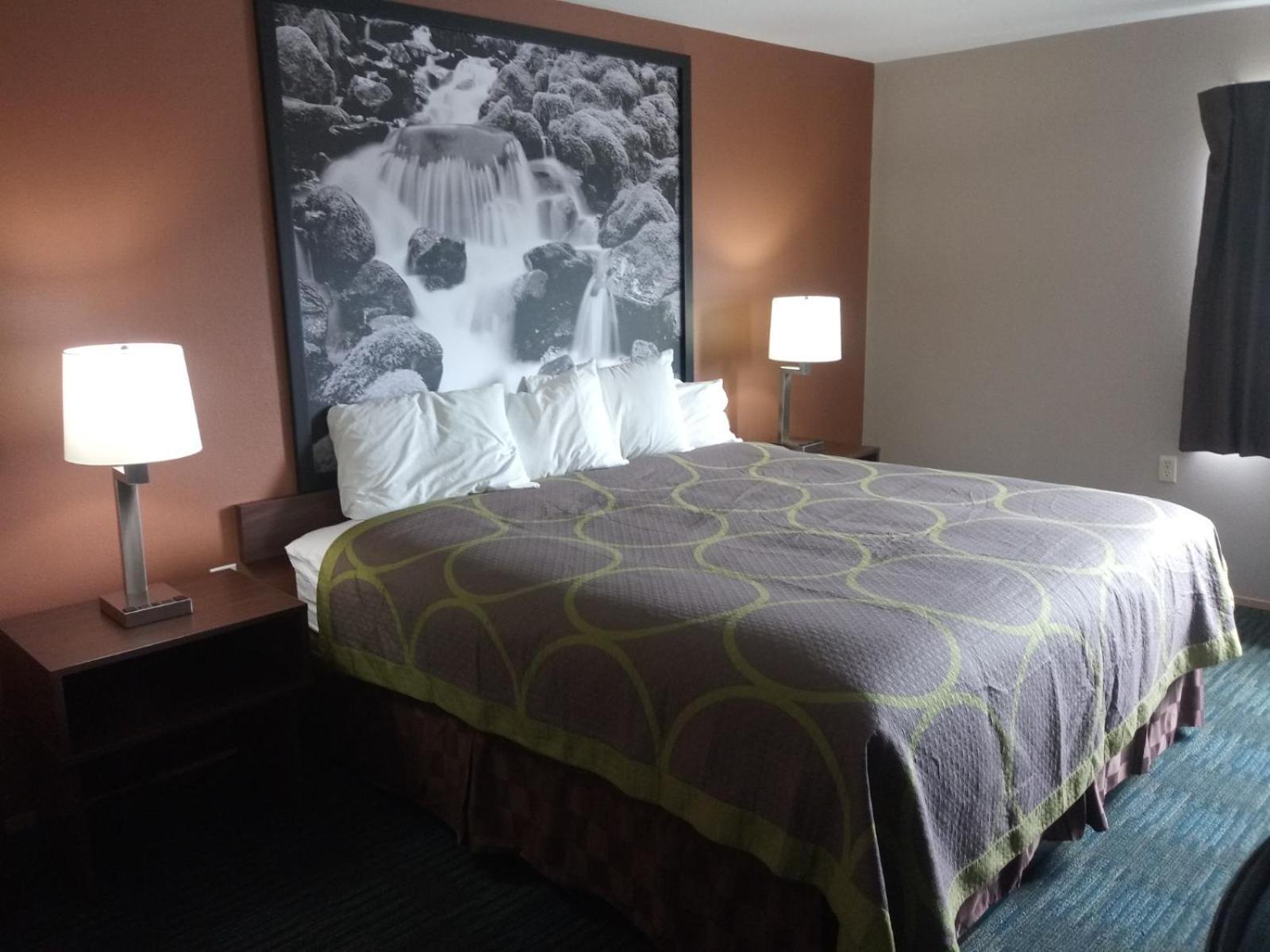 Super 8 by Wyndham Lynnwood photo 18