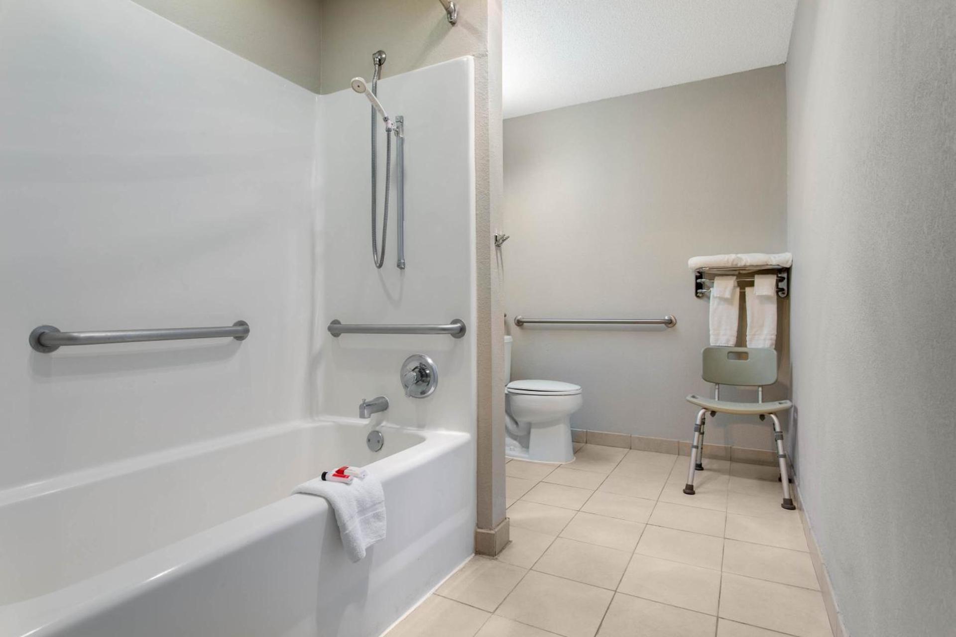 Microtel Inn & Suites by Wyndham Philadelphia Airport photo 17