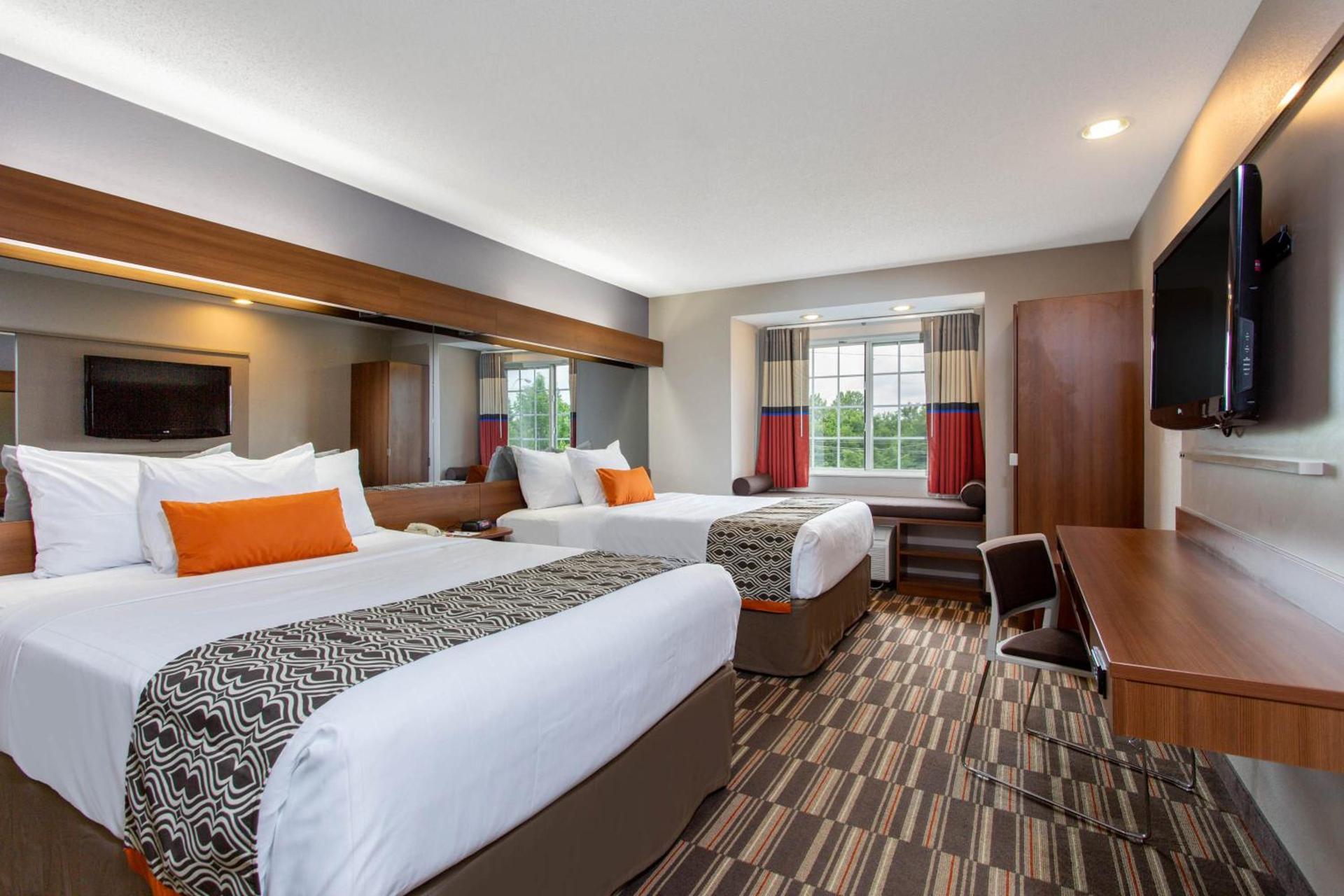 Microtel Inn & Suites by Wyndham Philadelphia Airport photo 9