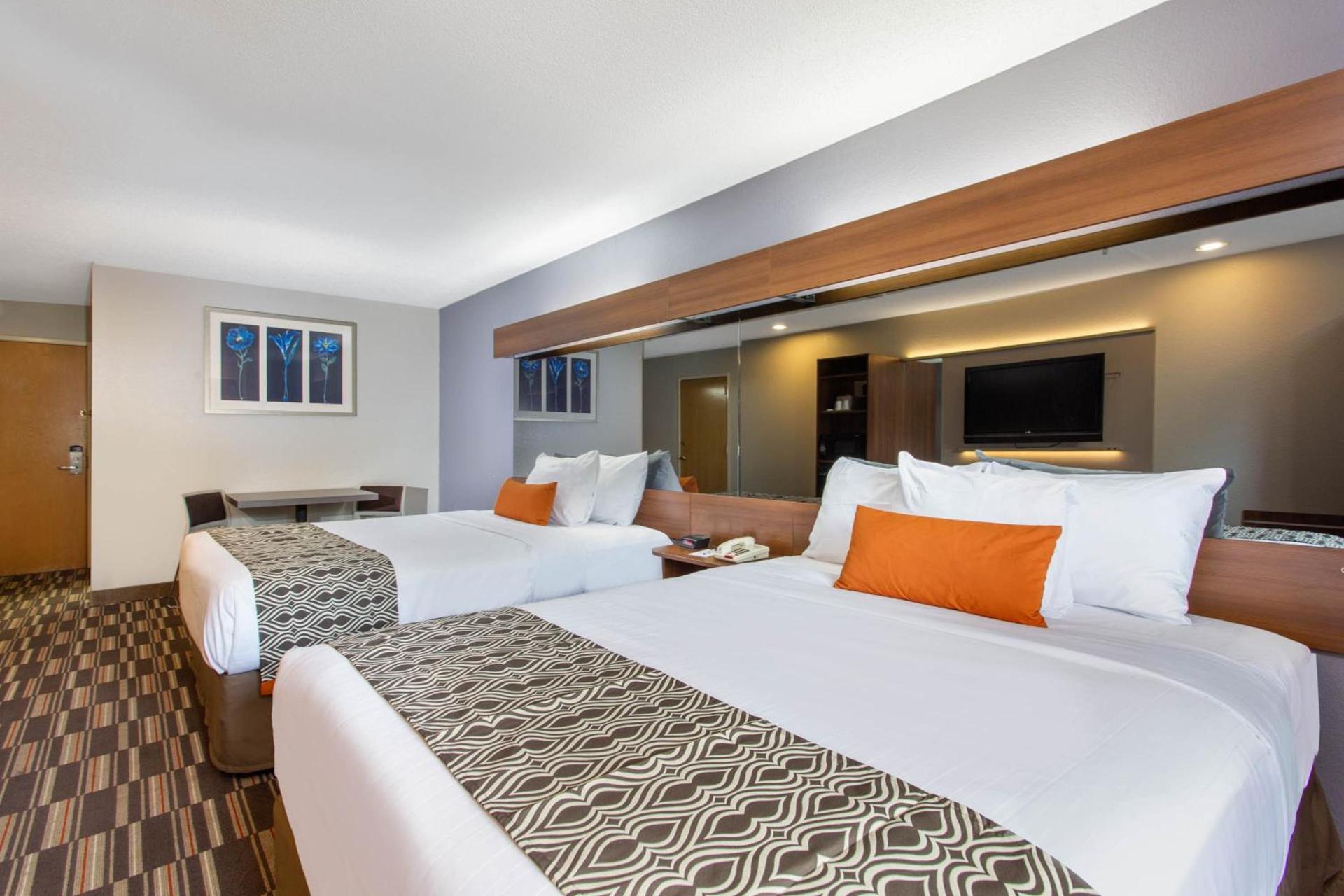Microtel Inn & Suites by Wyndham Philadelphia Airport photo 15