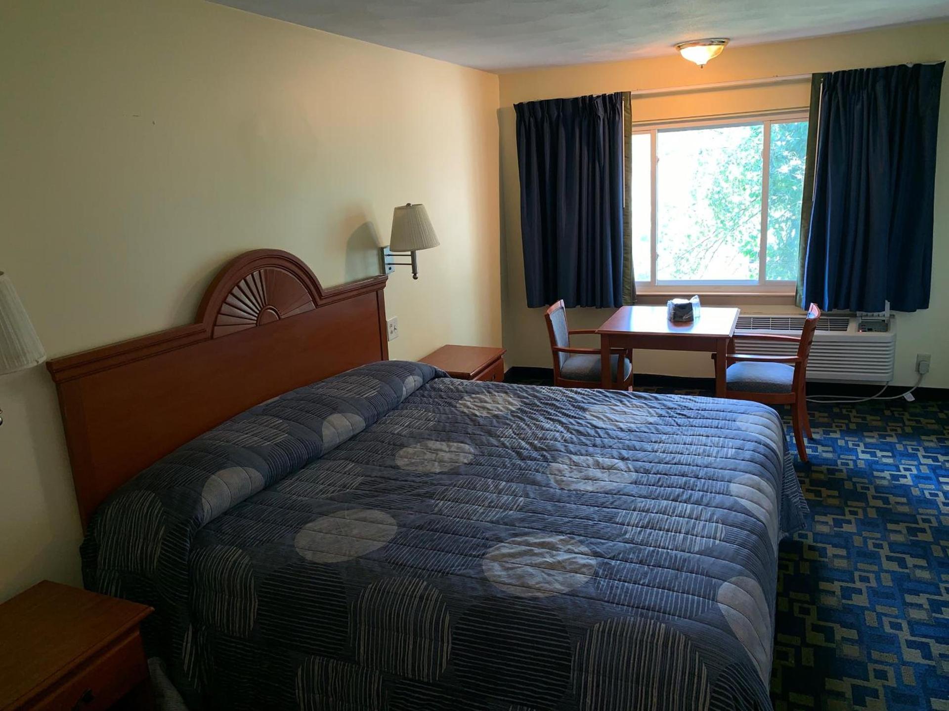 Rumford Motor Inn photo 2