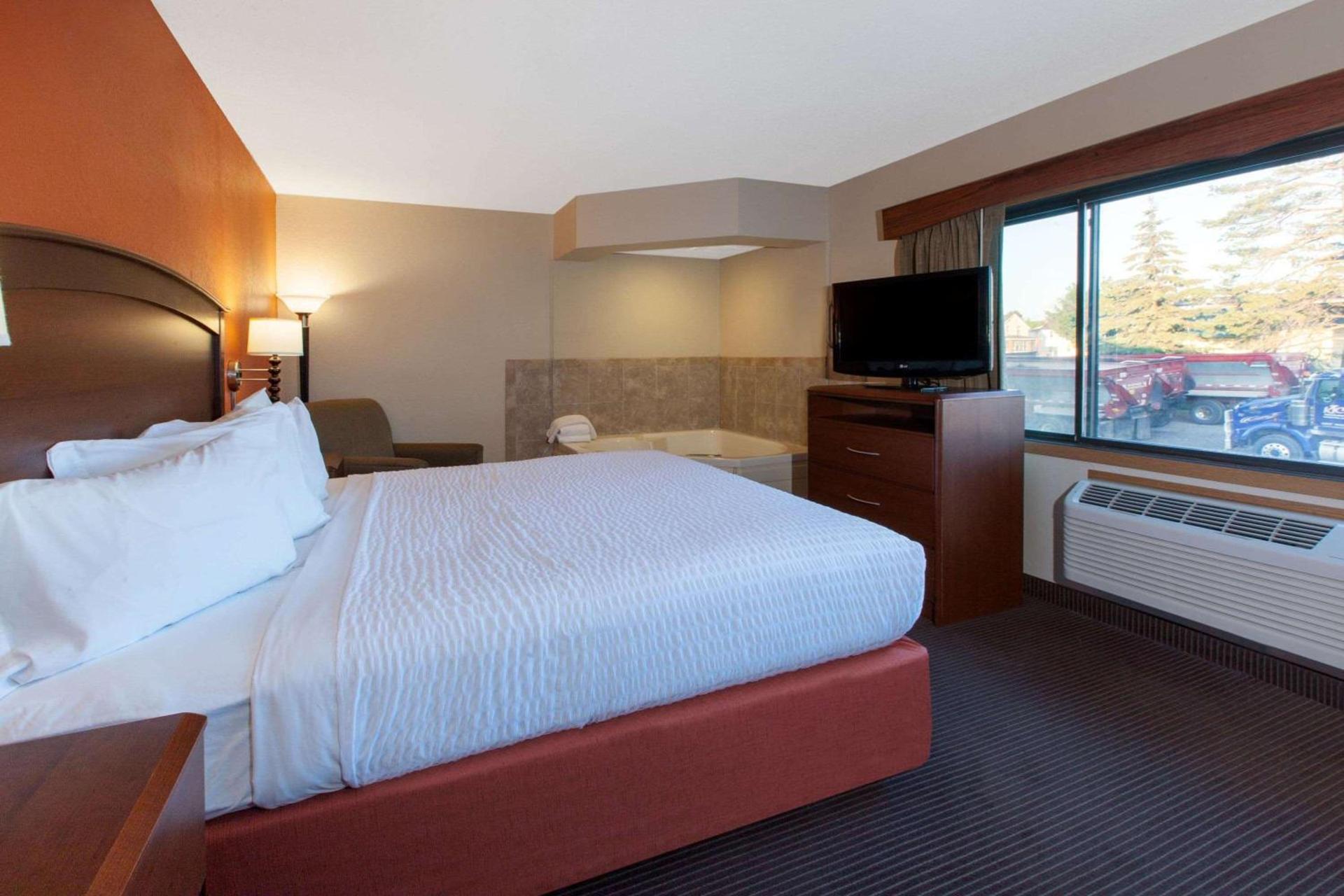 AmericInn by Wyndham Iron River photo 54