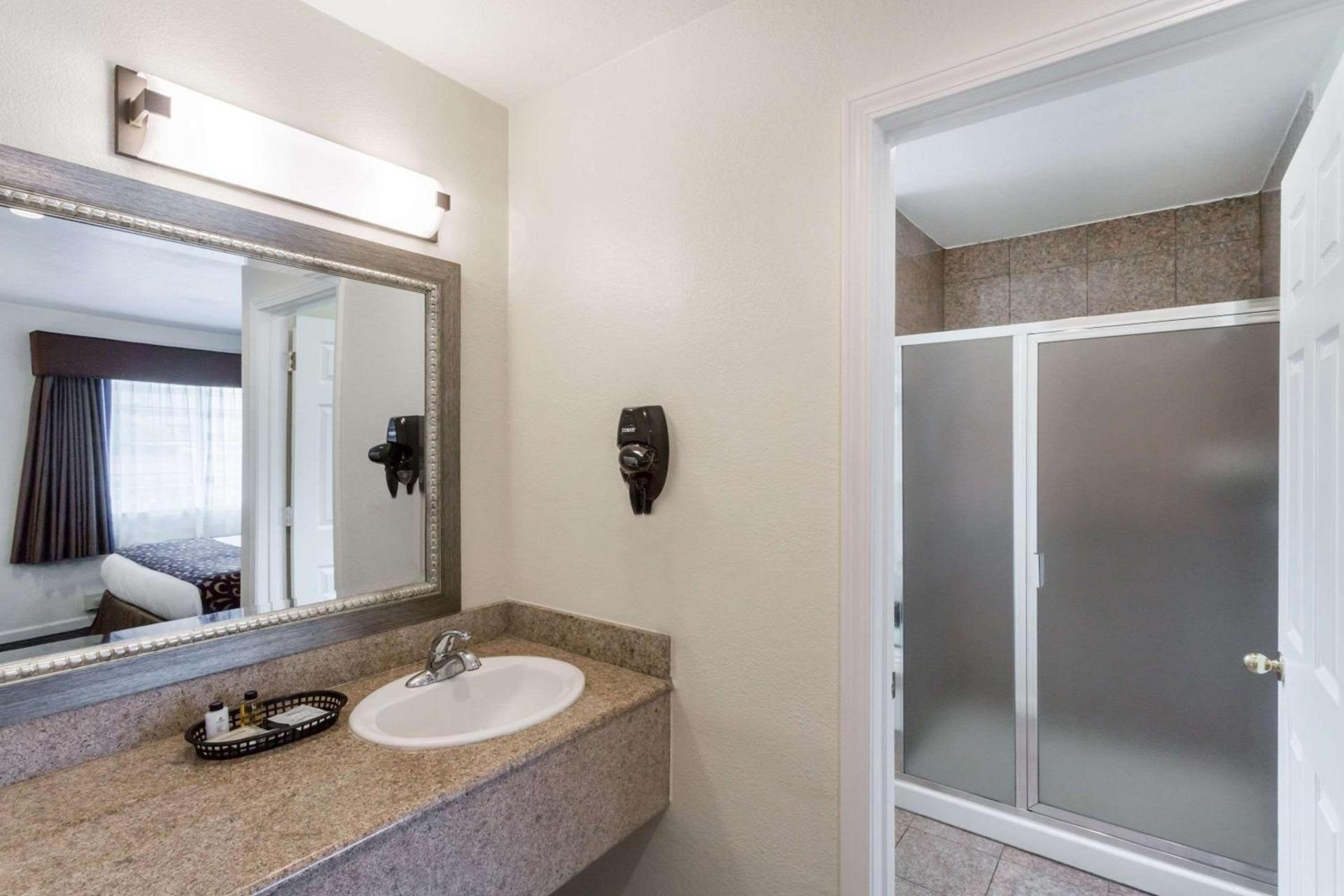 Howard Johnson By Wyndham Berkeley photo 16