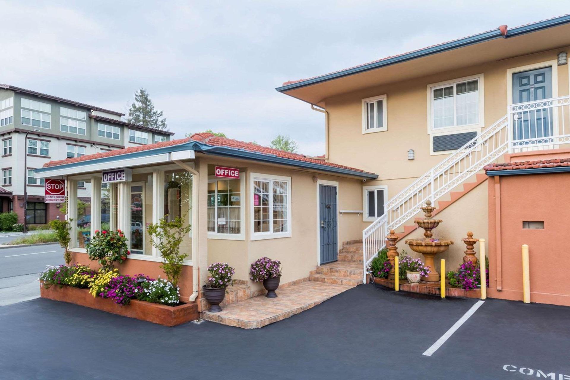 Howard Johnson By Wyndham Berkeley photo 14