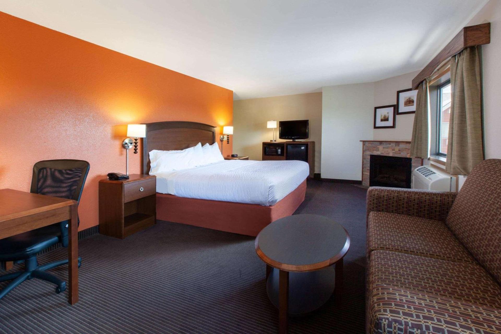 AmericInn by Wyndham Iron River photo 19