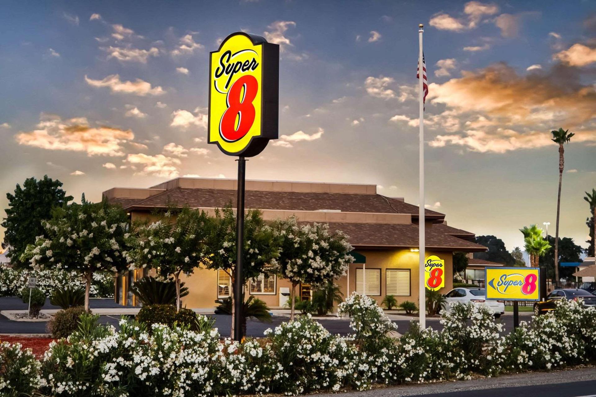 Super 8 by Wyndham Lindsay Olive Tree photo 6