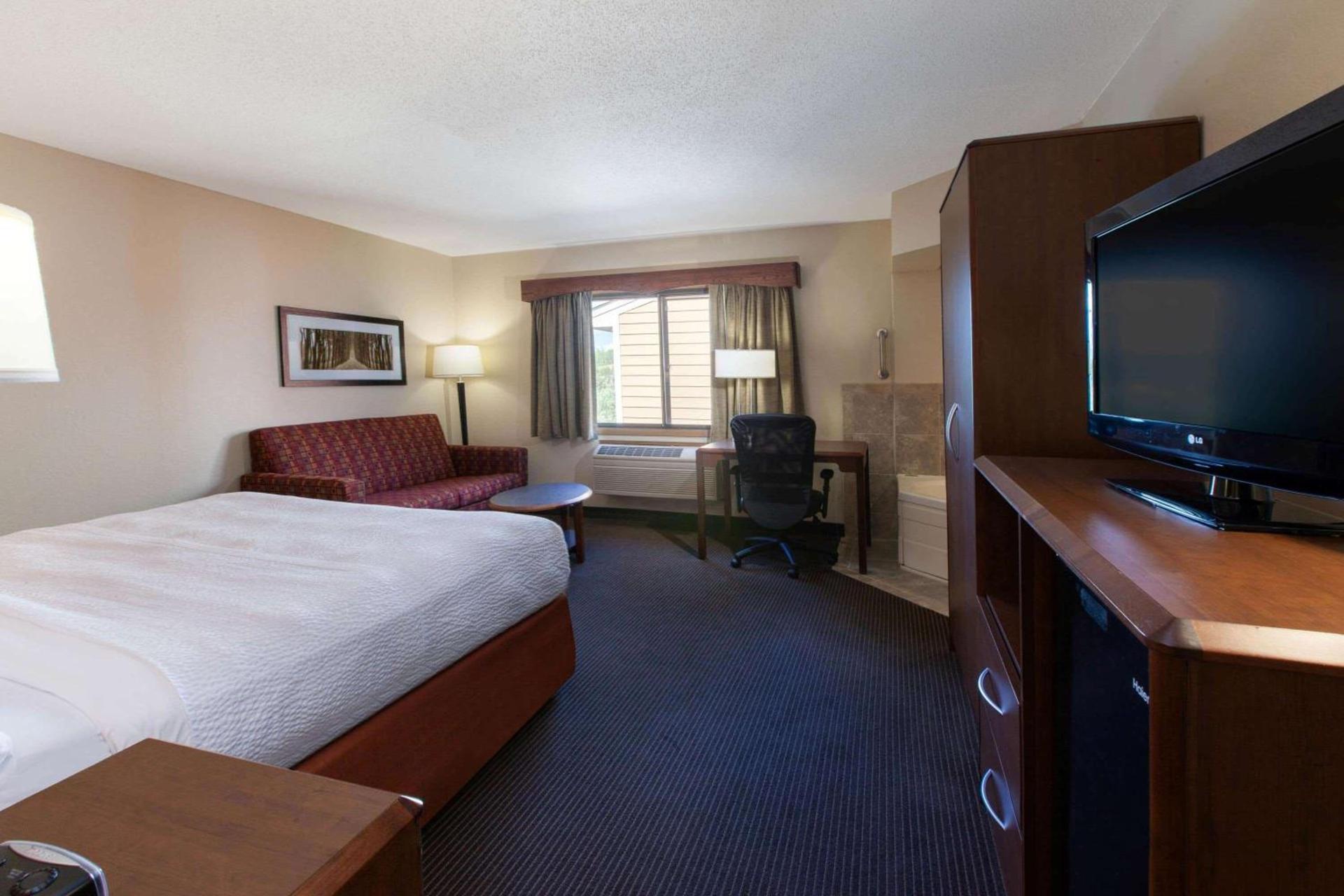 AmericInn by Wyndham Iron River photo 10