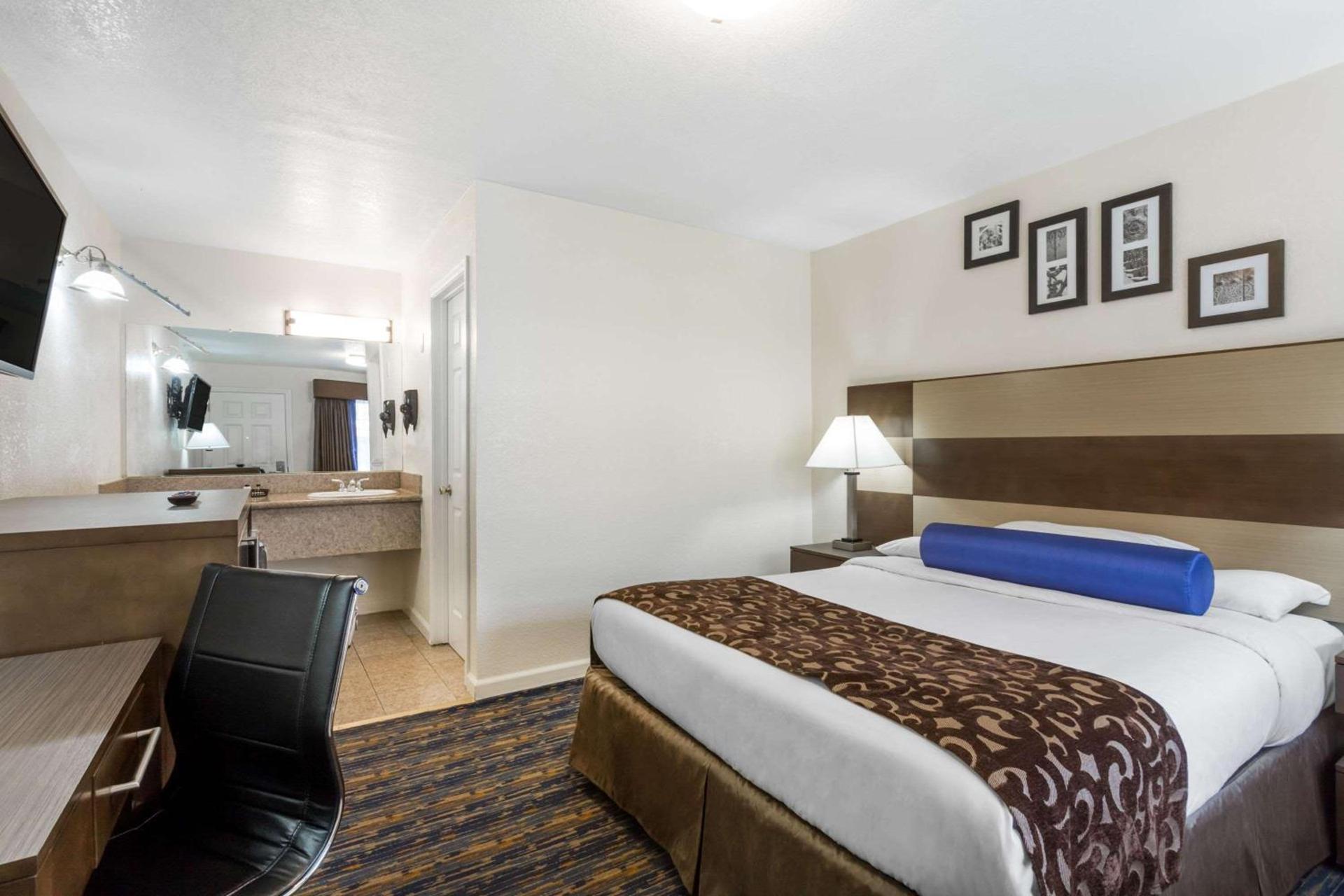 Howard Johnson By Wyndham Berkeley photo 9