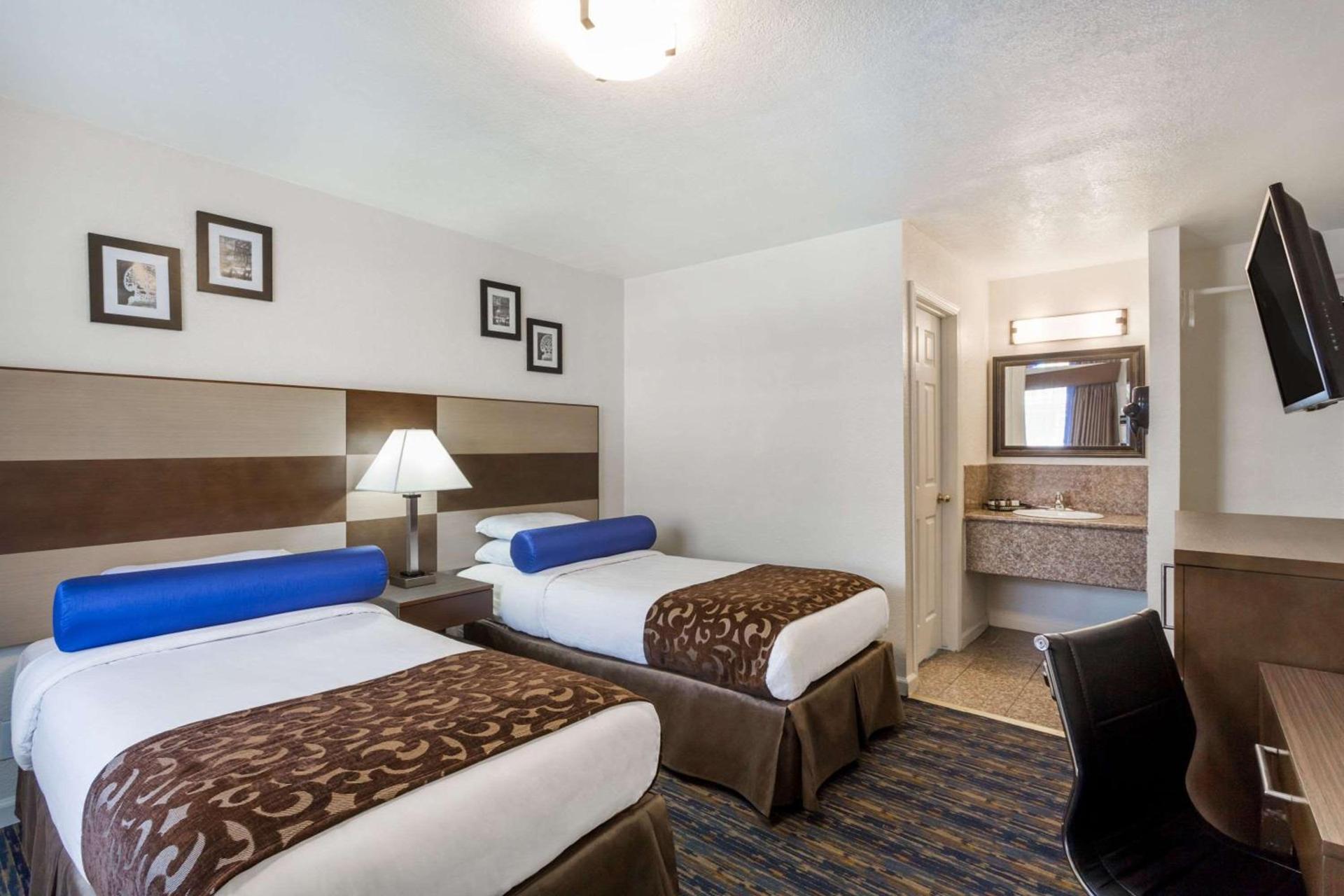 Howard Johnson By Wyndham Berkeley photo 34