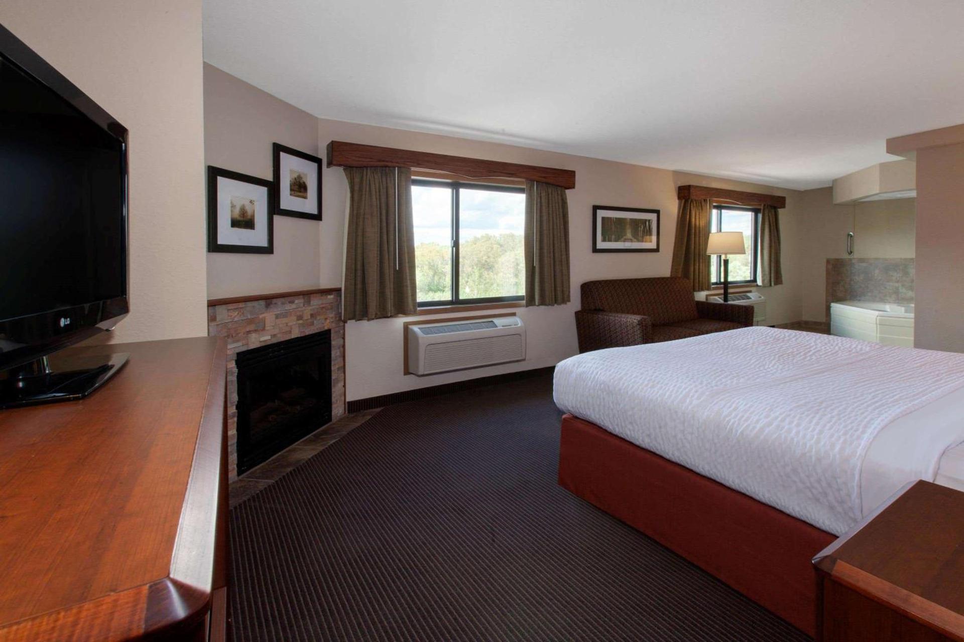 AmericInn by Wyndham Iron River photo 42