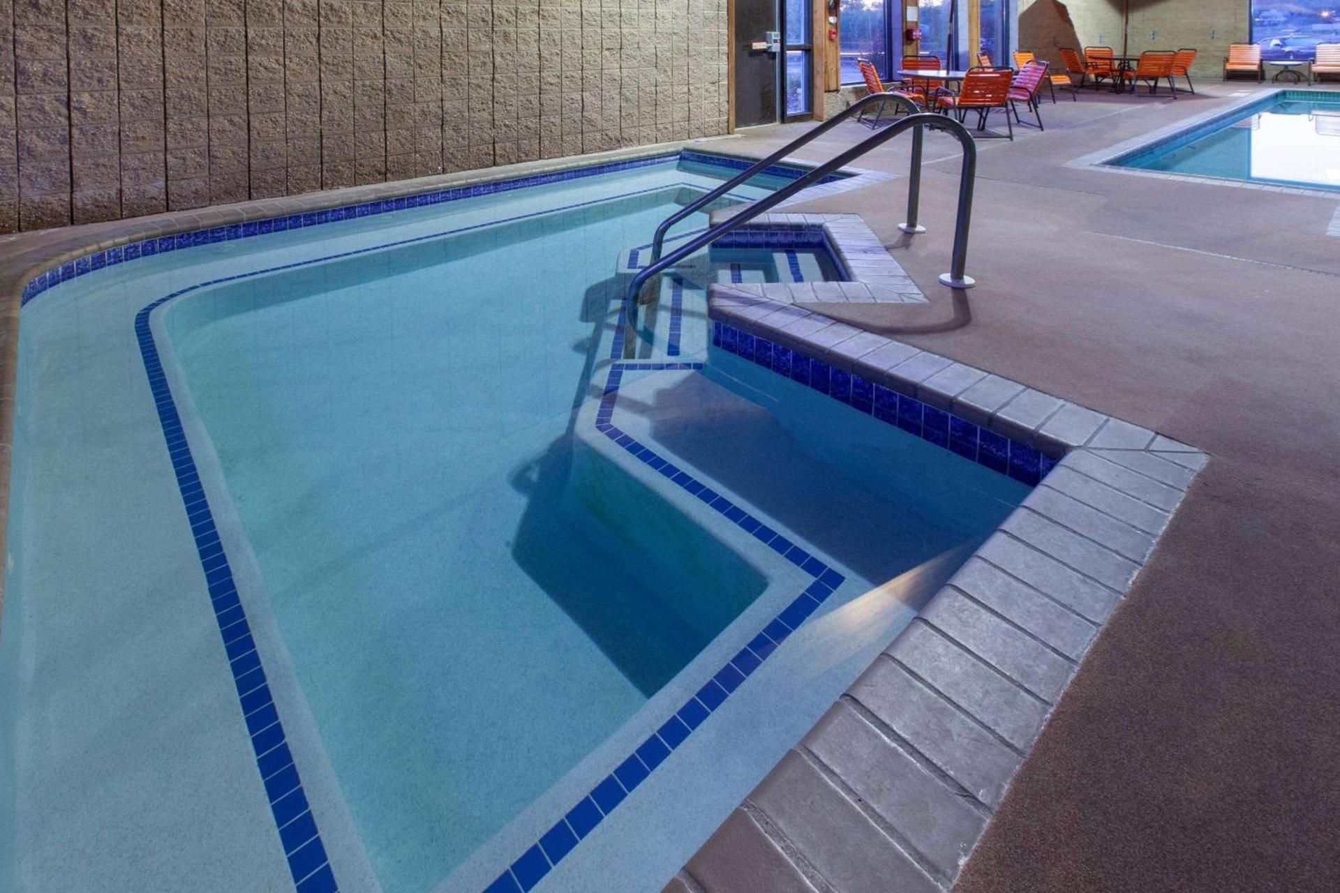 AmericInn by Wyndham Iron River photo 41