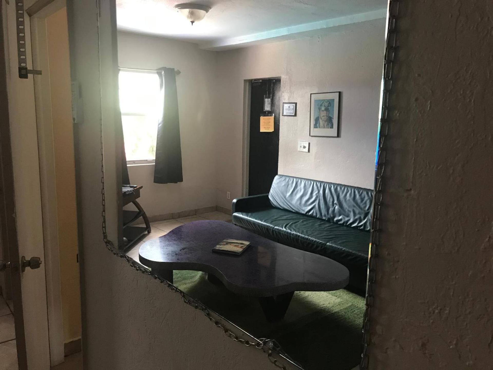 INN LEATHER GUEST HOUSE-GAY MALE ONLY photo 80