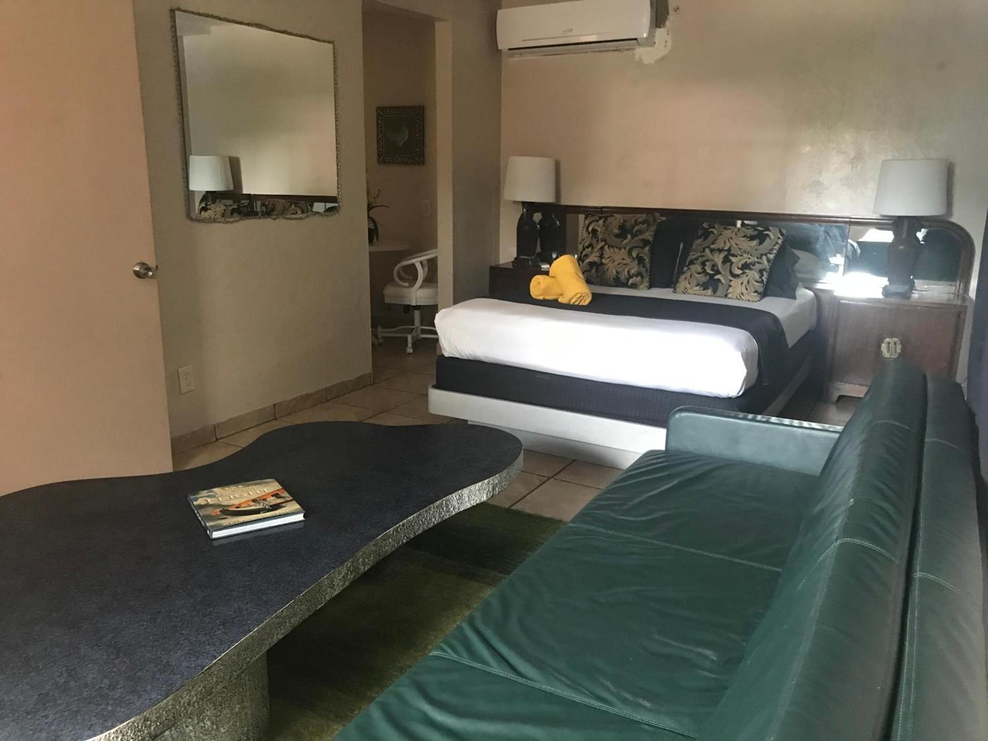 INN LEATHER GUEST HOUSE-GAY MALE ONLY photo 32