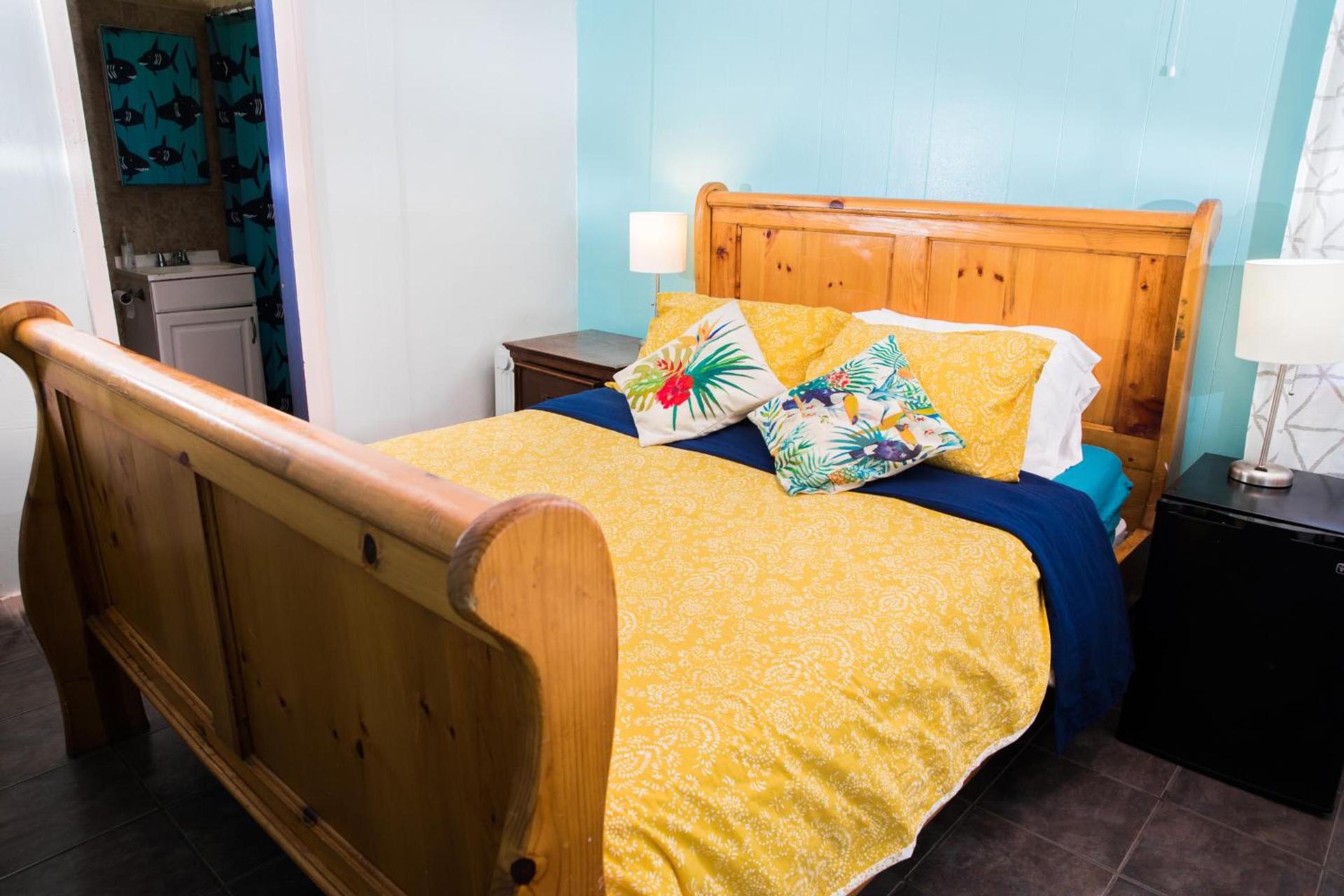ITH San Diego Beach Bungalow Surf Hostel photo 86