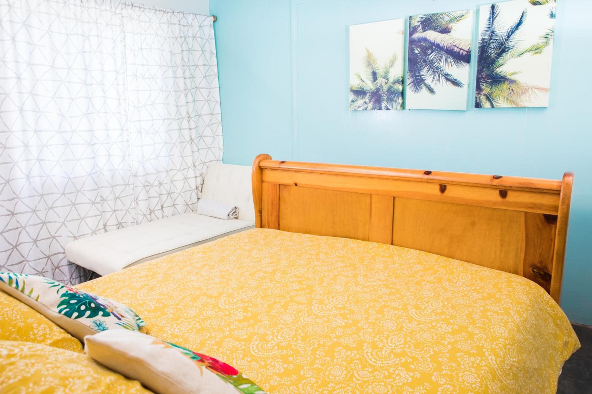 ITH San Diego Beach Bungalow Surf Hostel photo 60