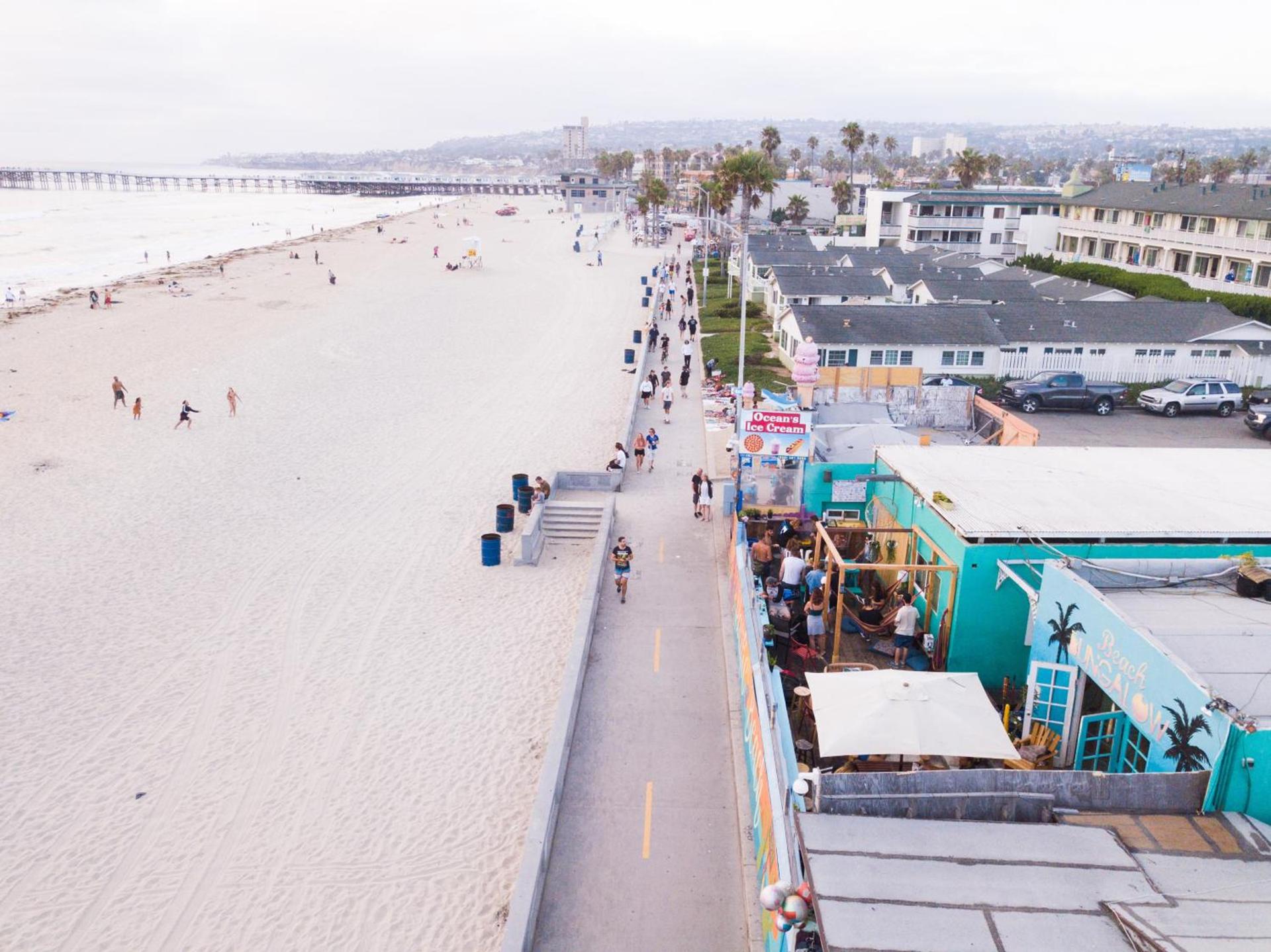 ITH San Diego Beach Bungalow Surf Hostel photo 25