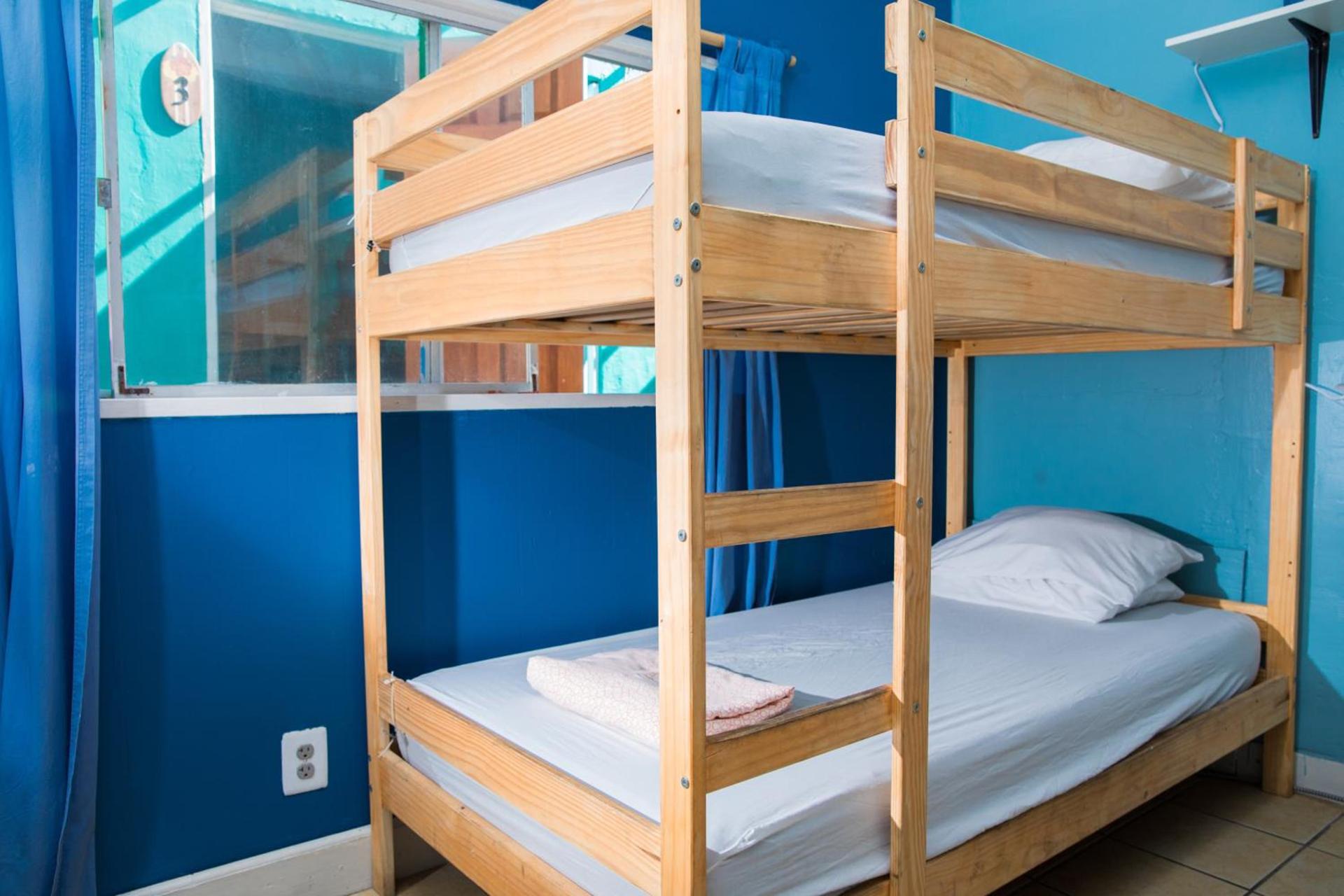 ITH San Diego Beach Bungalow Surf Hostel photo 72